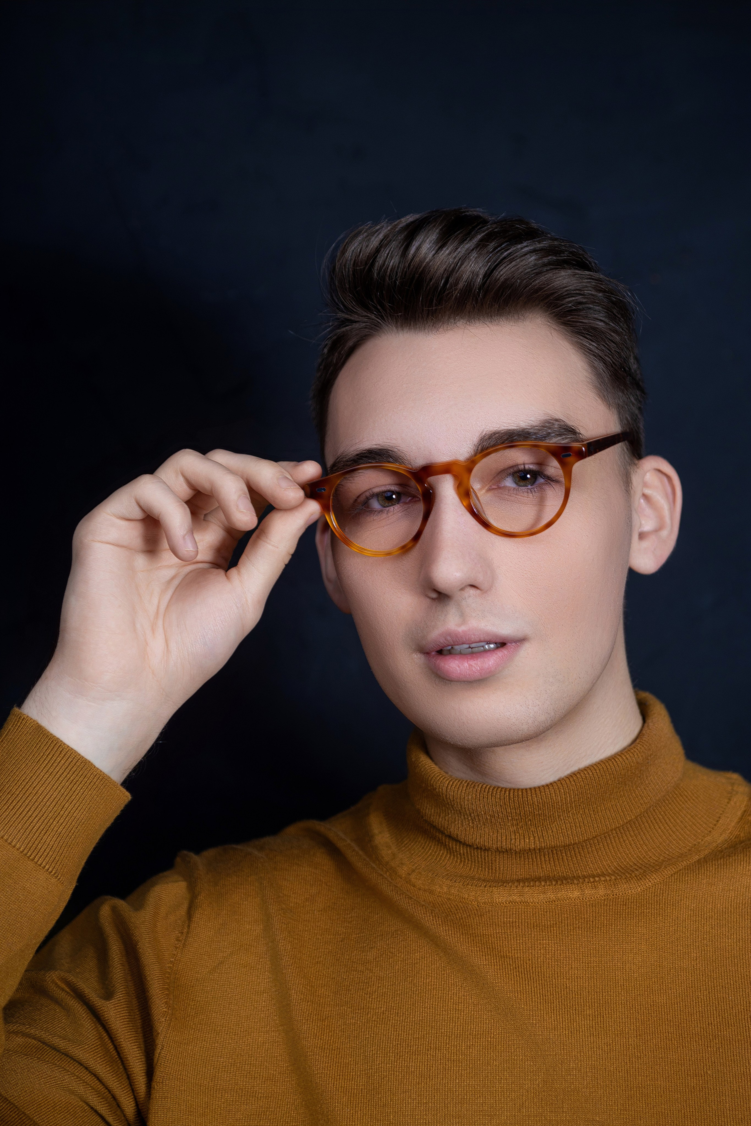 Portrait photographer, wedding photographer, studio photographer, love story photo shoot, concert photographer, reportage photographer, commercial photographer, fashion photographer, worldwide photographer, subject photographer