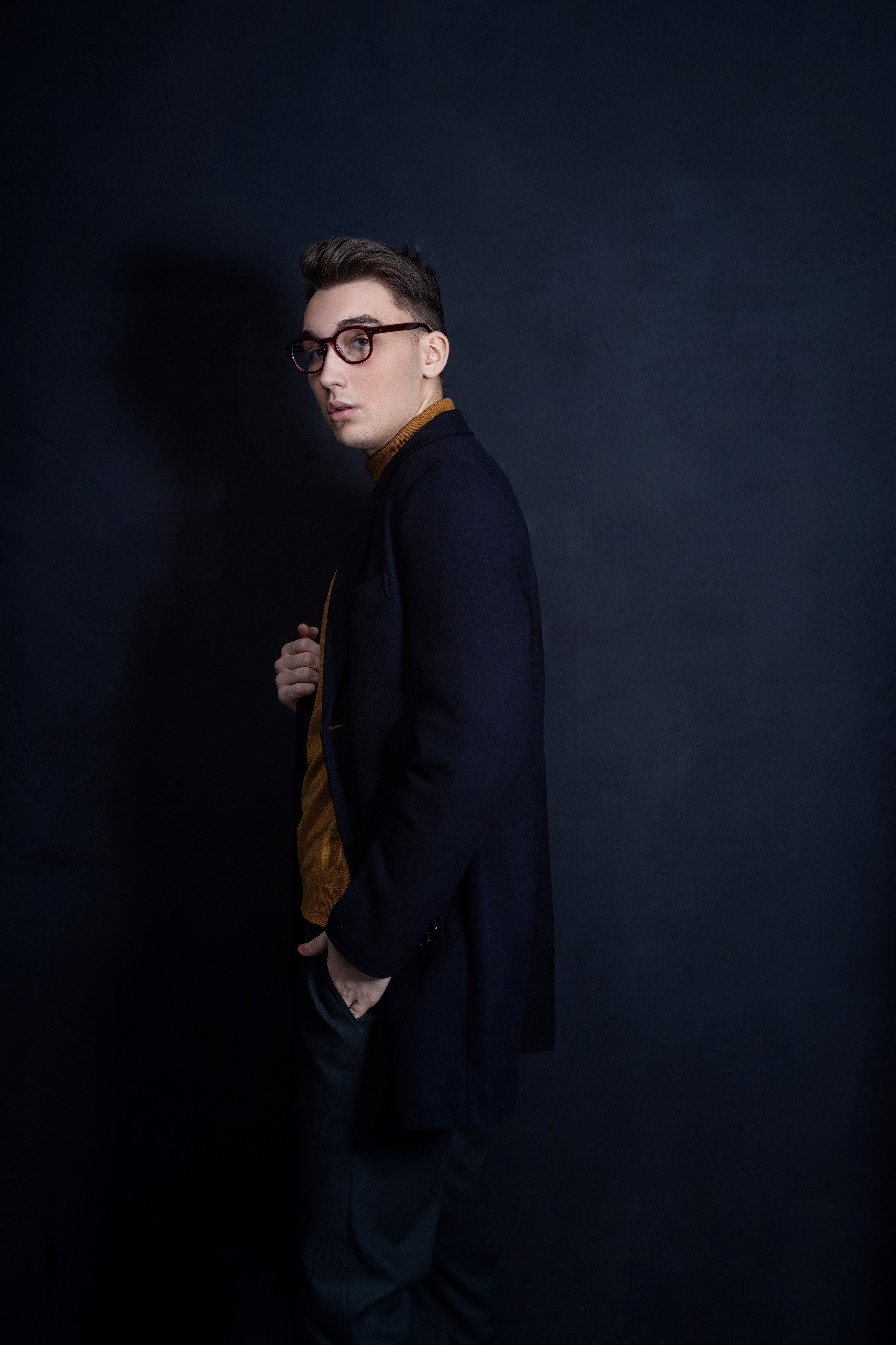 Portrait photographer, wedding photographer, studio photographer, love story photo shoot, concert photographer, reportage photographer, commercial photographer, fashion photographer, worldwide photographer, subject photographer