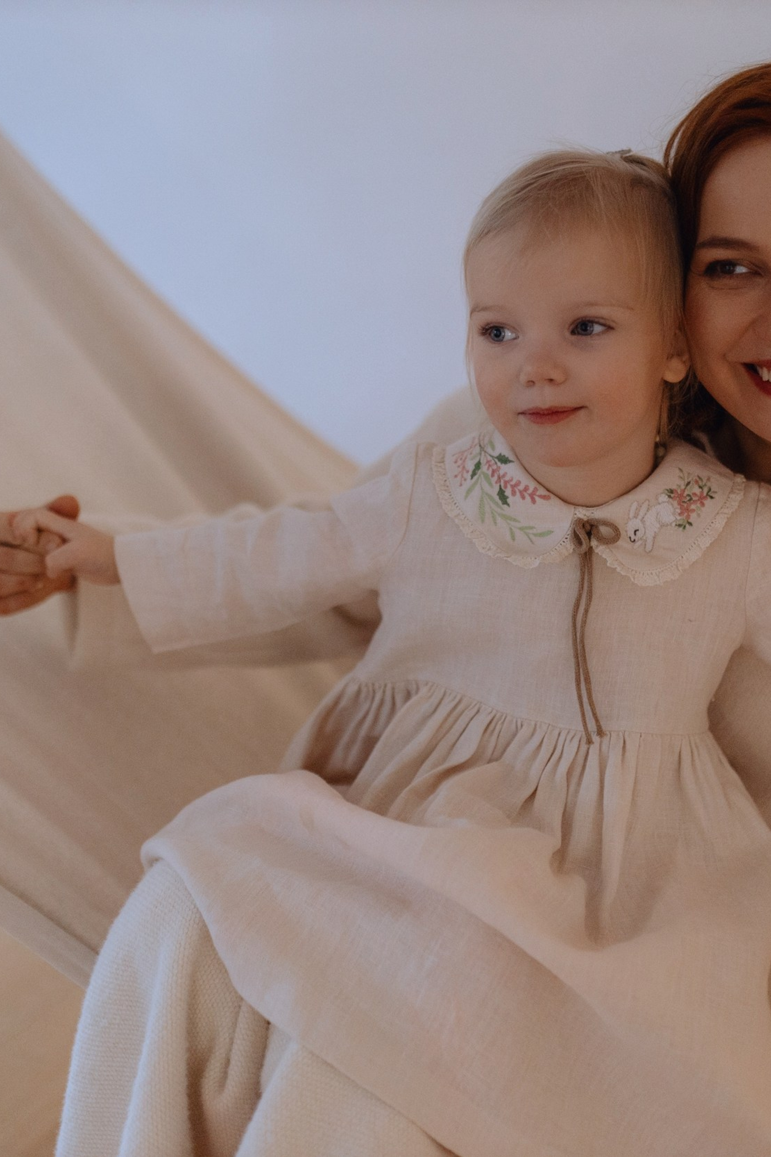 семейный портрет с ребёнком и родителями