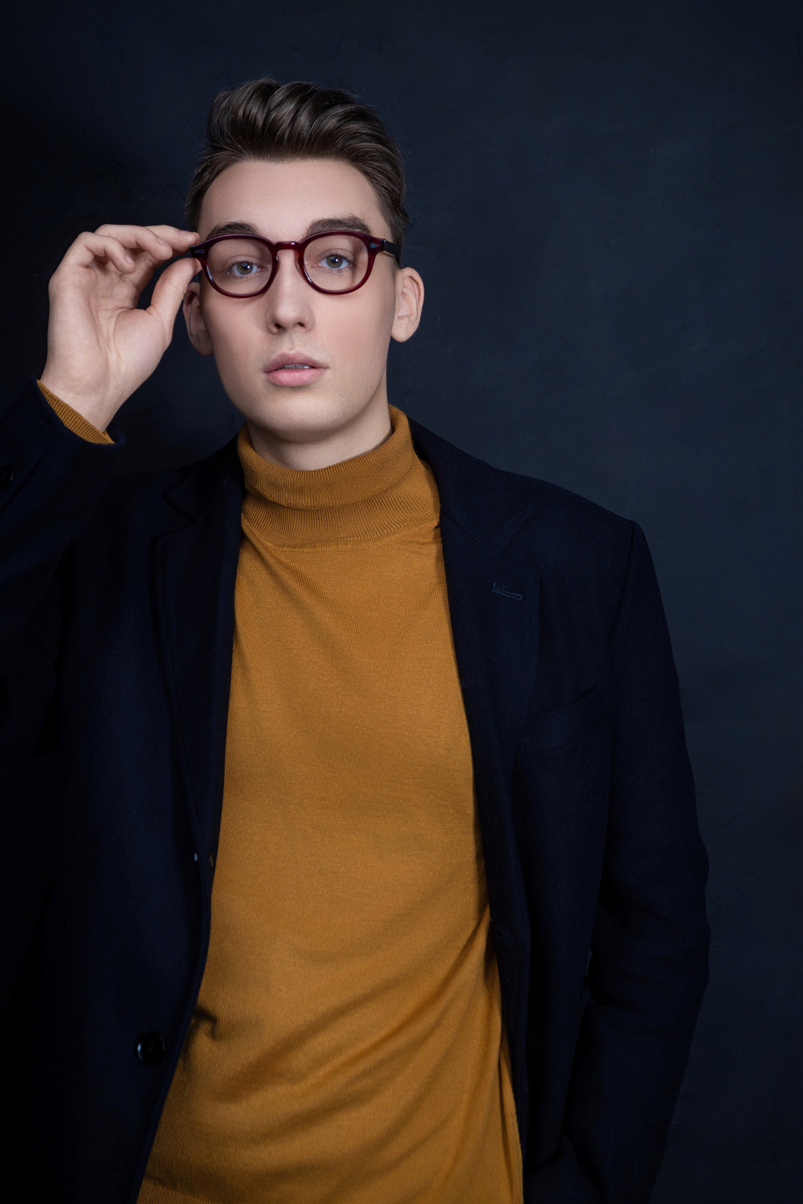 Portrait photographer, wedding photographer, studio photographer, love story photo shoot, concert photographer, reportage photographer, commercial photographer, fashion photographer, worldwide photographer, subject photographer