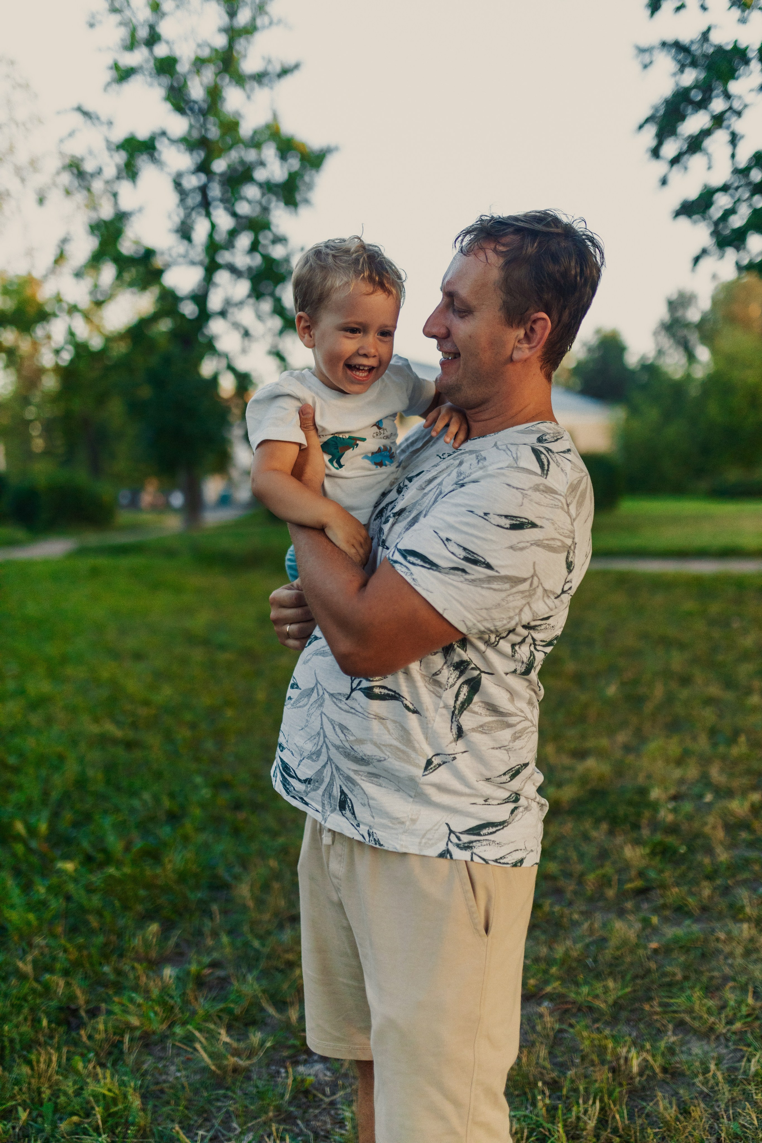 семейная фотосъёмка летом мама папа дети