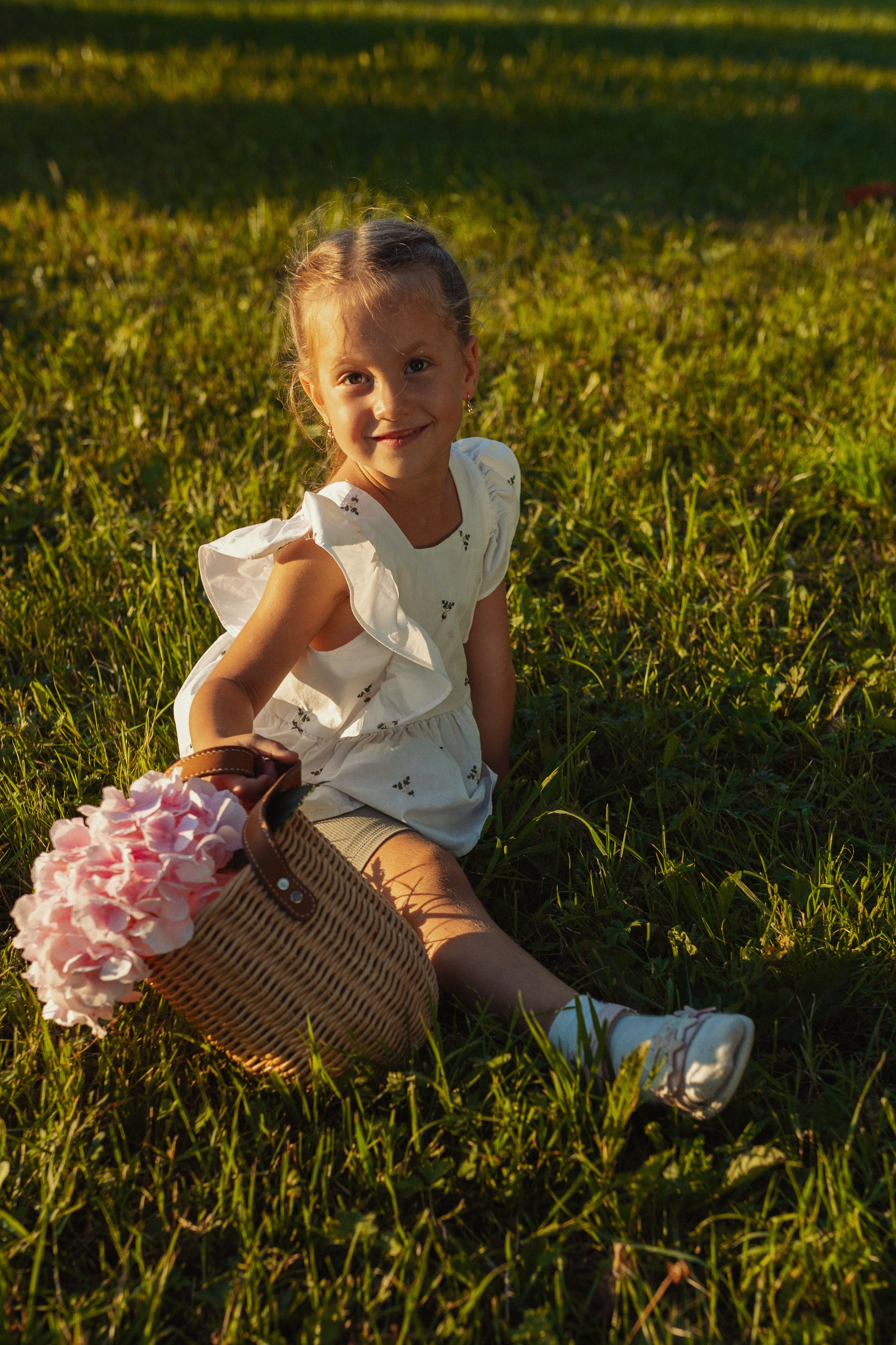 летний lifestyle портрет семьи с детьми