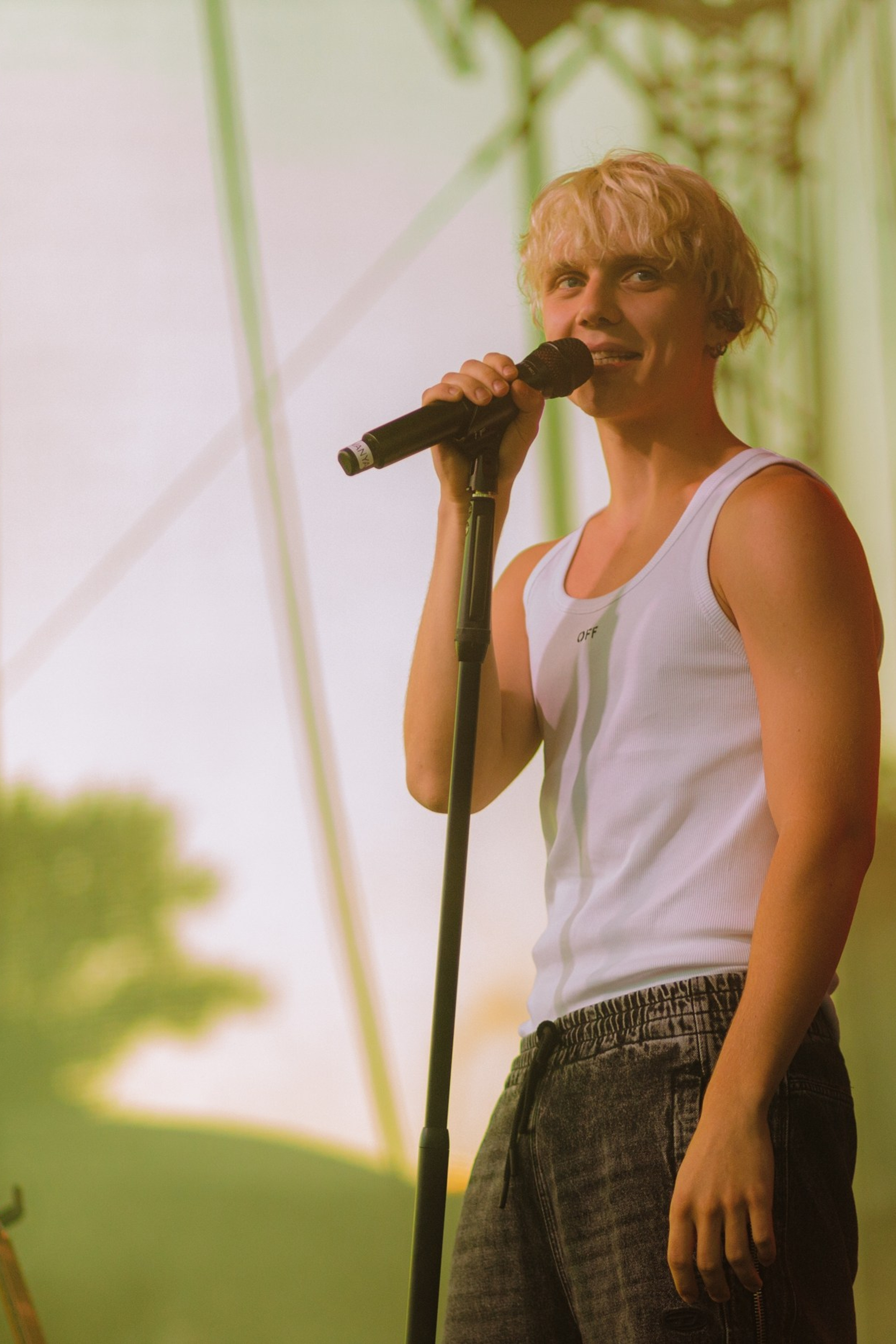 Ваня Дмитриенко в Roof Place. Фотограф и видеограф в Санкт-Петербурге Александра Флотская