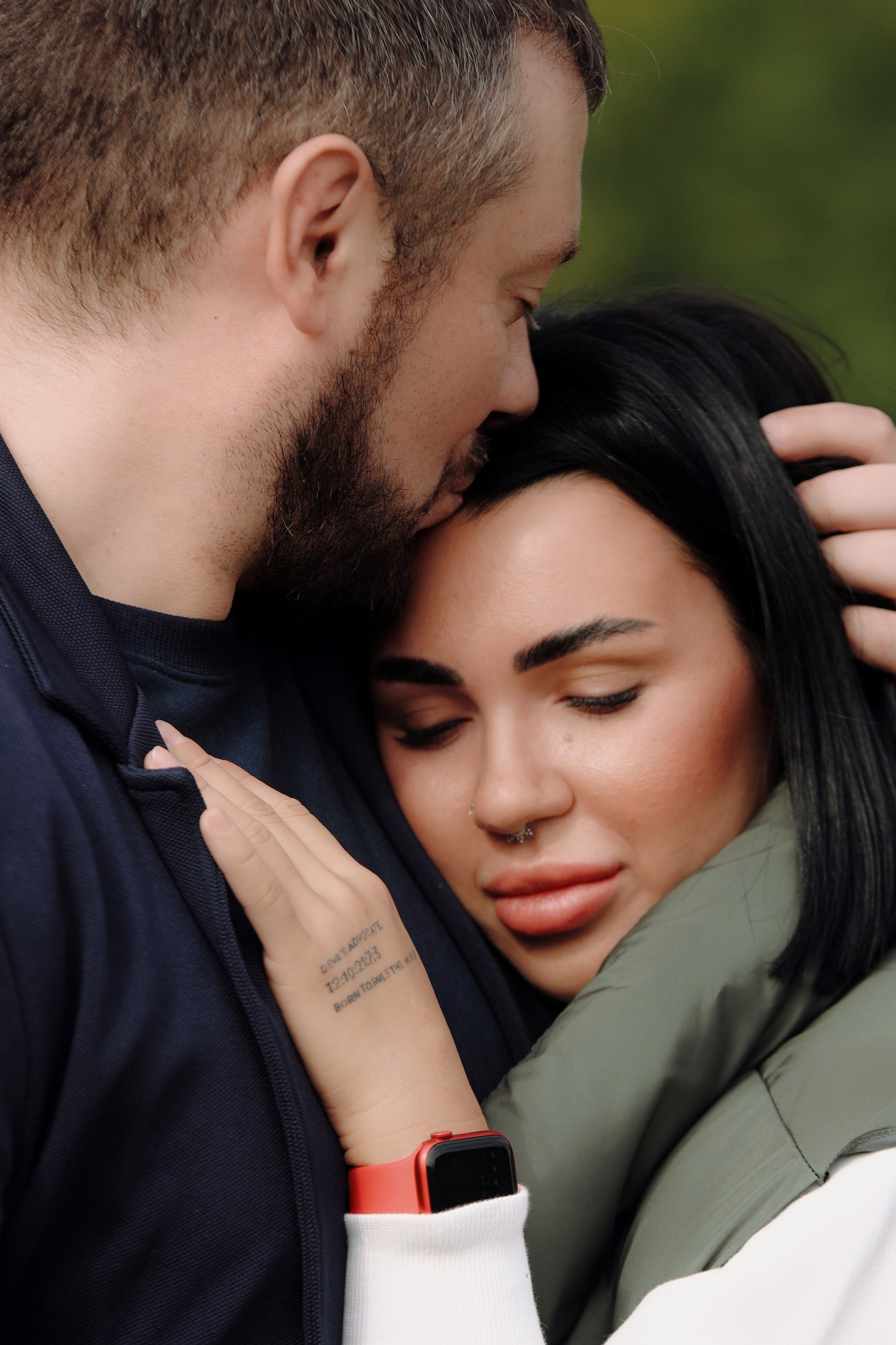 летняя фотосессия пары в городе