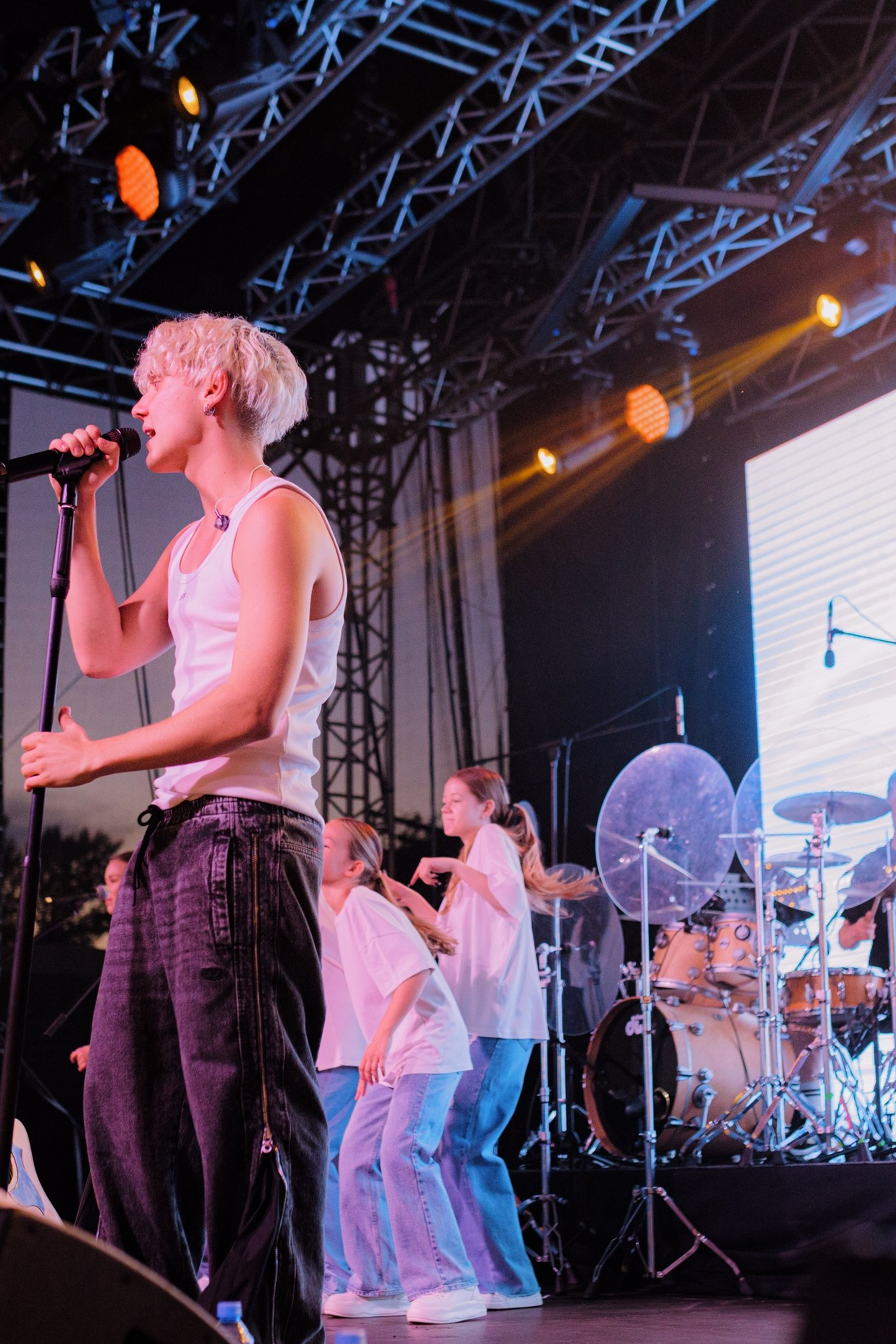 Ваня Дмитриенко в Roof Place. Фотограф и видеограф в Санкт-Петербурге Александра Флотская