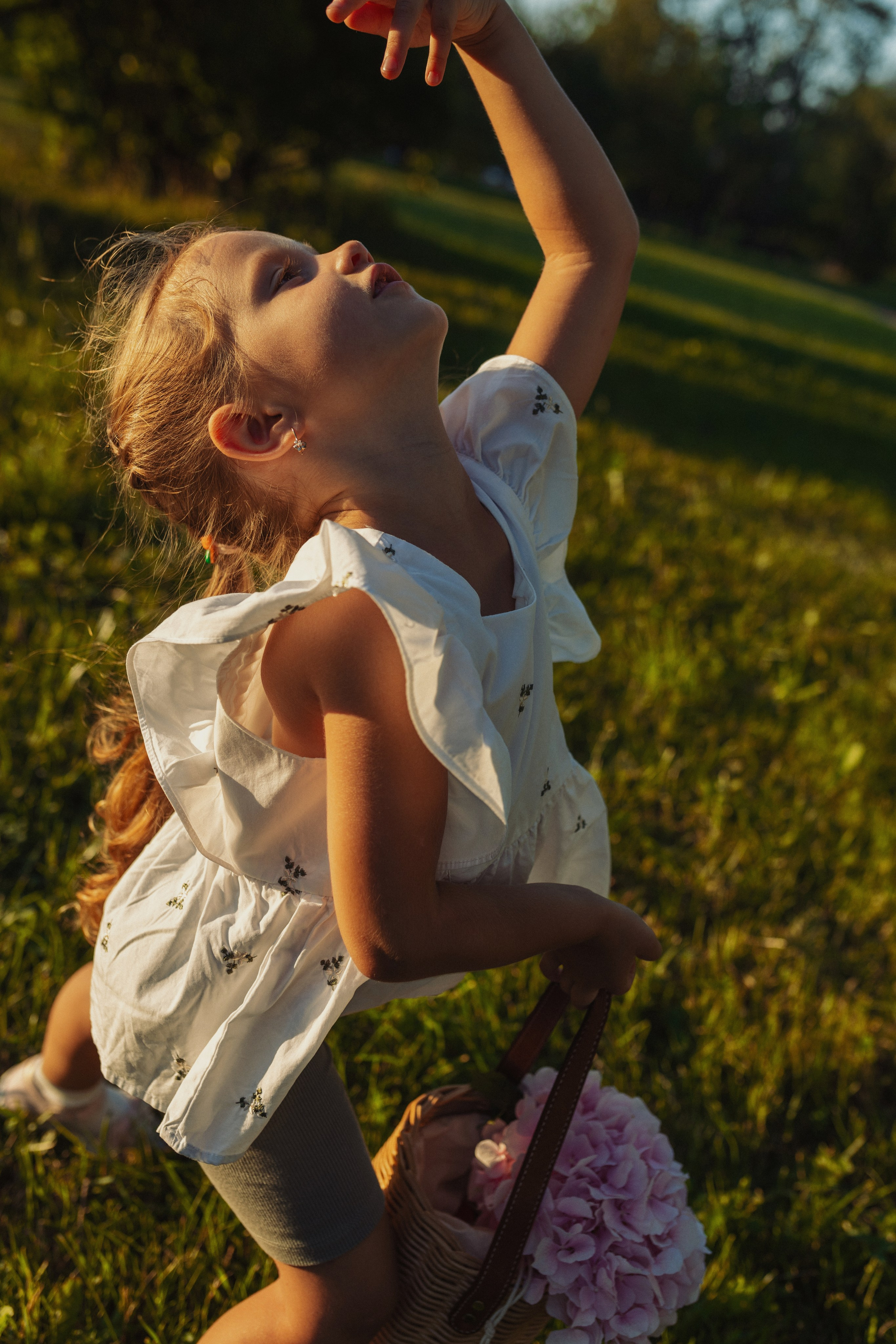 семейная фотосессия летом в мягкой эстетике