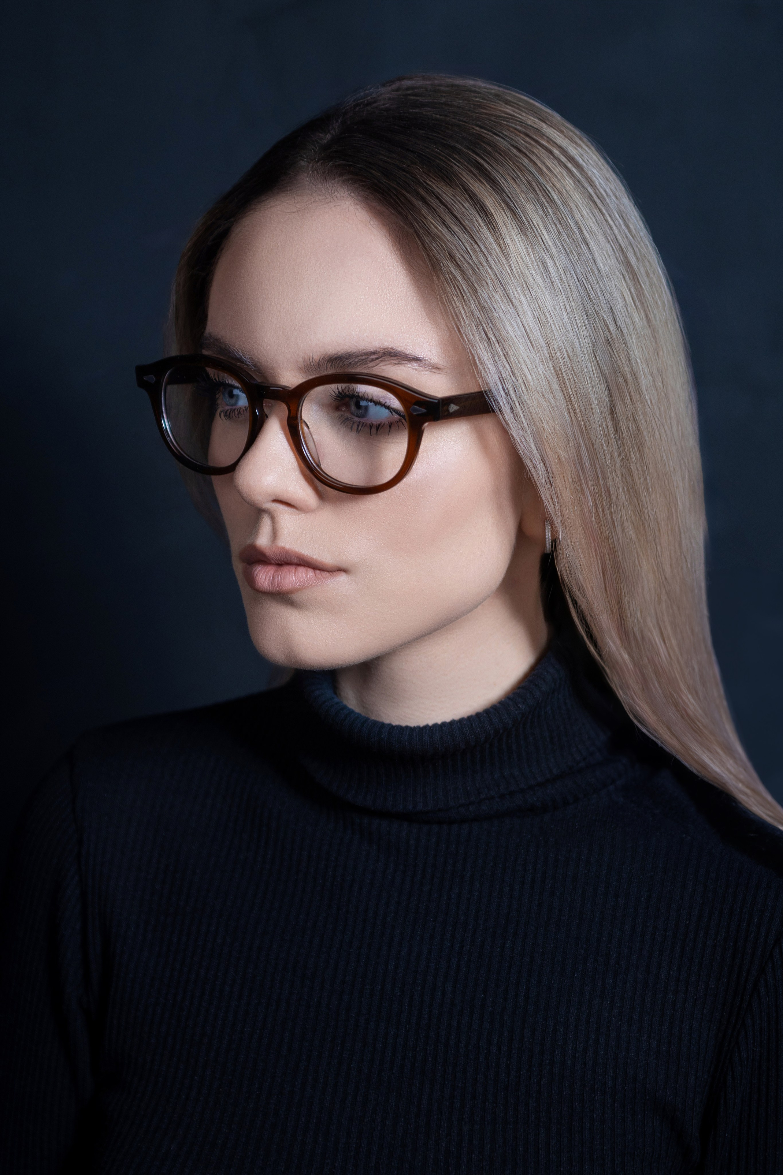 Portrait photographer, wedding photographer, studio photographer, love story photo shoot, concert photographer, reportage photographer, commercial photographer, fashion photographer, worldwide photographer, subject photographer