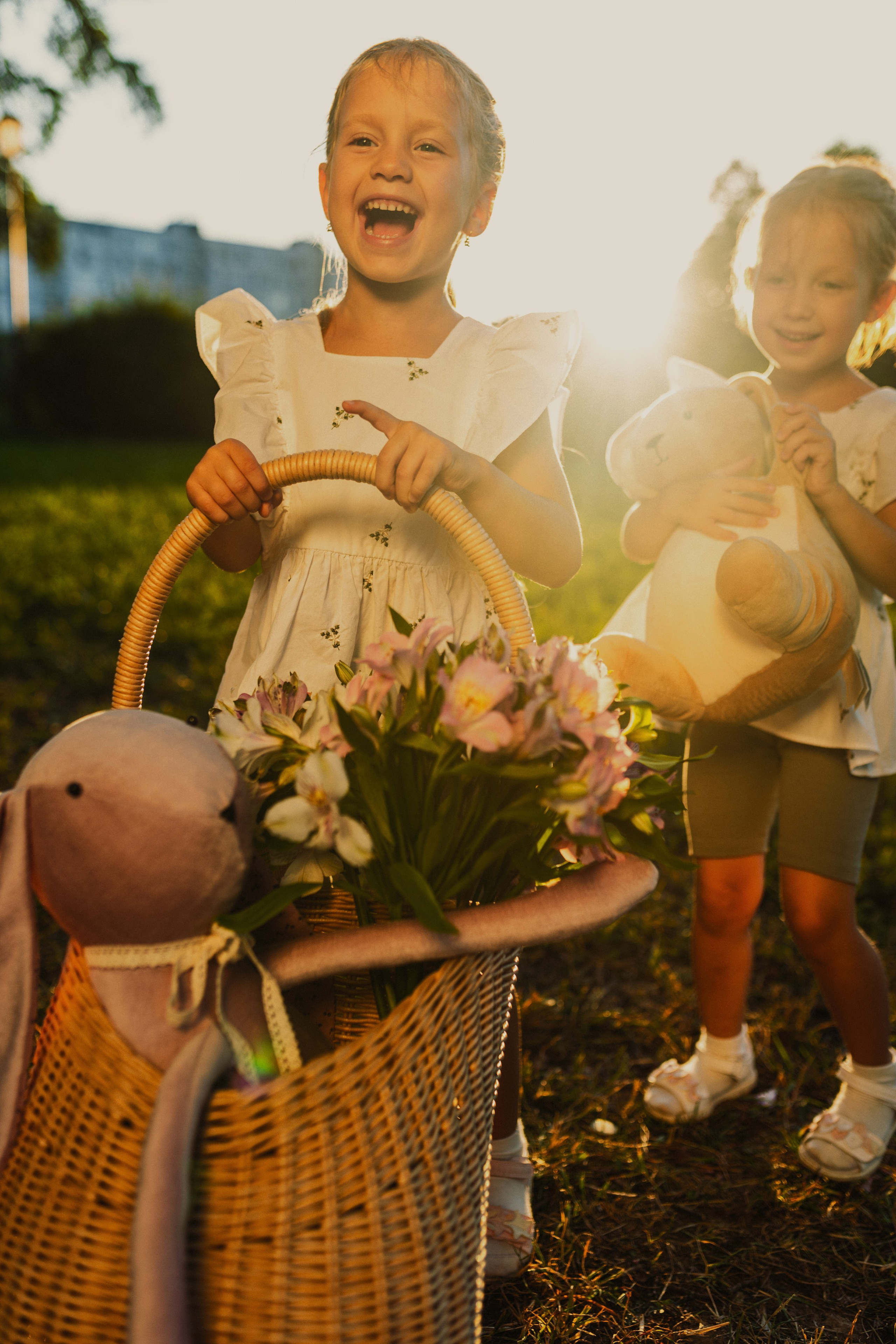 фотосессия семьи летом с естественными эмоциями