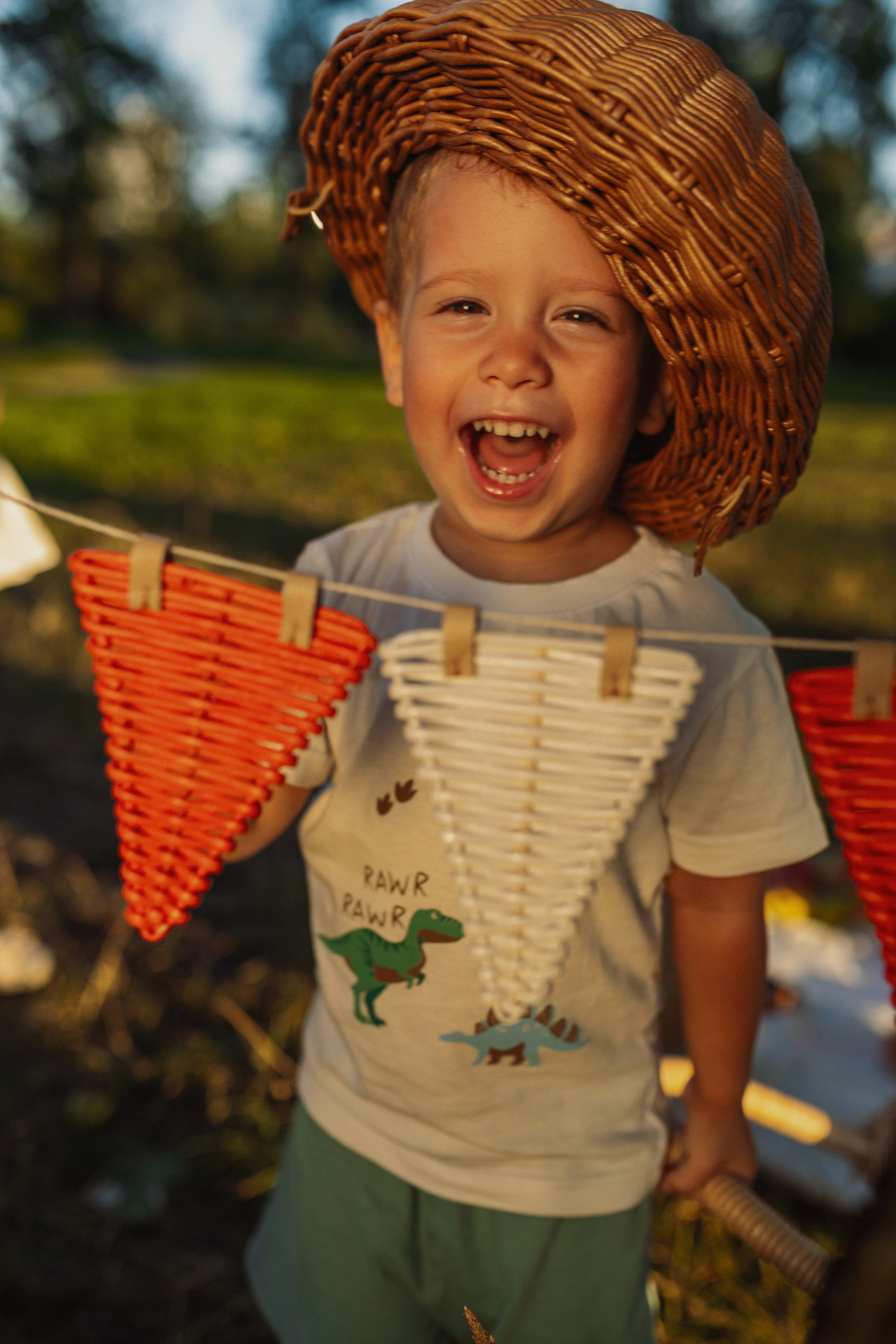 летняя семейная фотосессия в минималистичном стиле