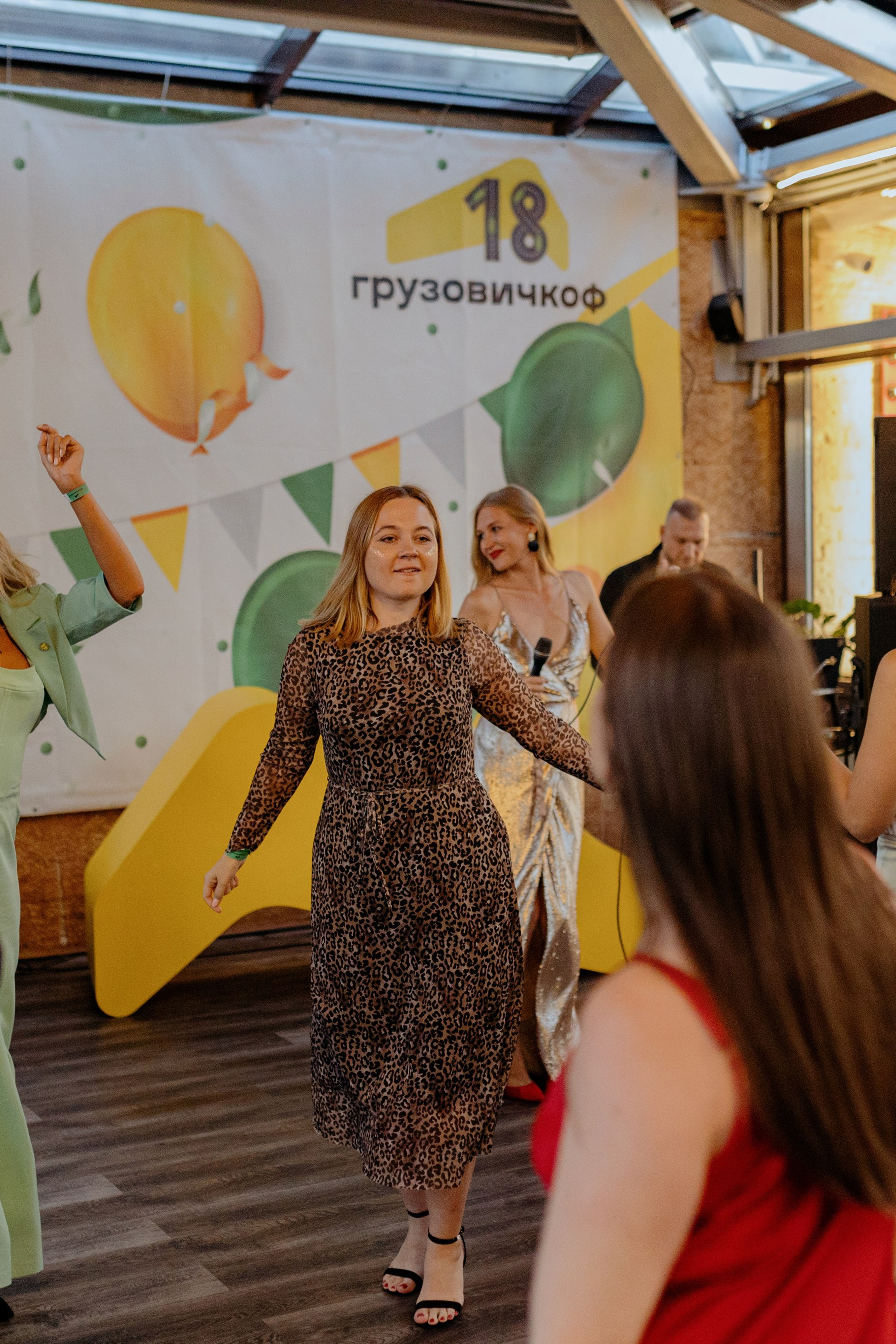 Корпоратив, корпоративная фотосессия, репортаж корпоратива, репортаж корпоративного праздника, фотосъёмка корпоратива, съёмка корпоратива, компания Грузовичкоф, День Рождения Грузовичкоф, 18 лет компании Грузовичкоф, фотограф на корпоратив, фотограф на день рождения, фотограф на день рождения компании, репортажный фотограф, репортаж праздника, фотосъёмка праздника, фотограф на новый год, фотограф санкт-петербург, фотограф питер, фотограф москва, фотограф спб