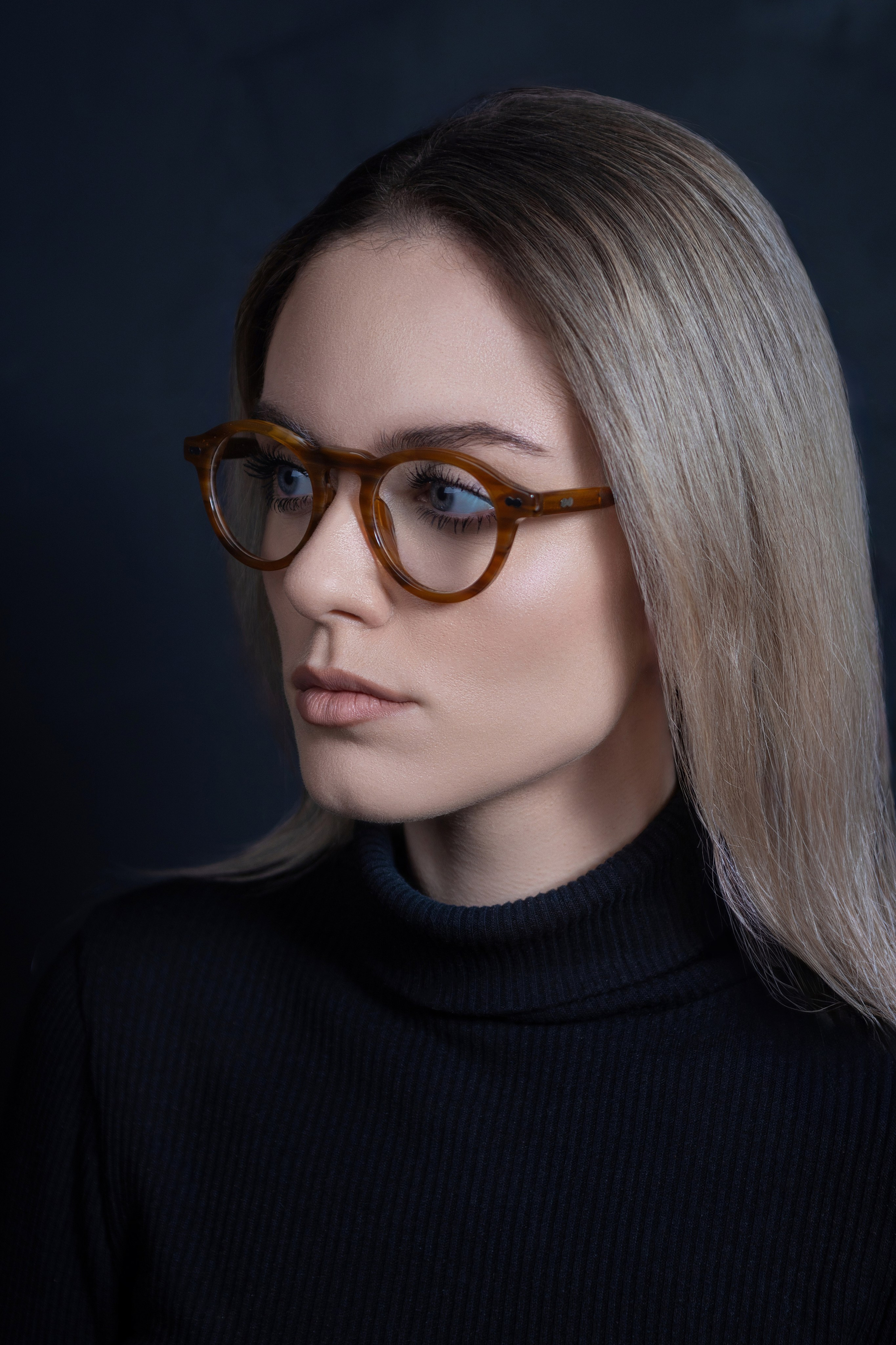 Portrait photographer, wedding photographer, studio photographer, love story photo shoot, concert photographer, reportage photographer, commercial photographer, fashion photographer, worldwide photographer, subject photographer