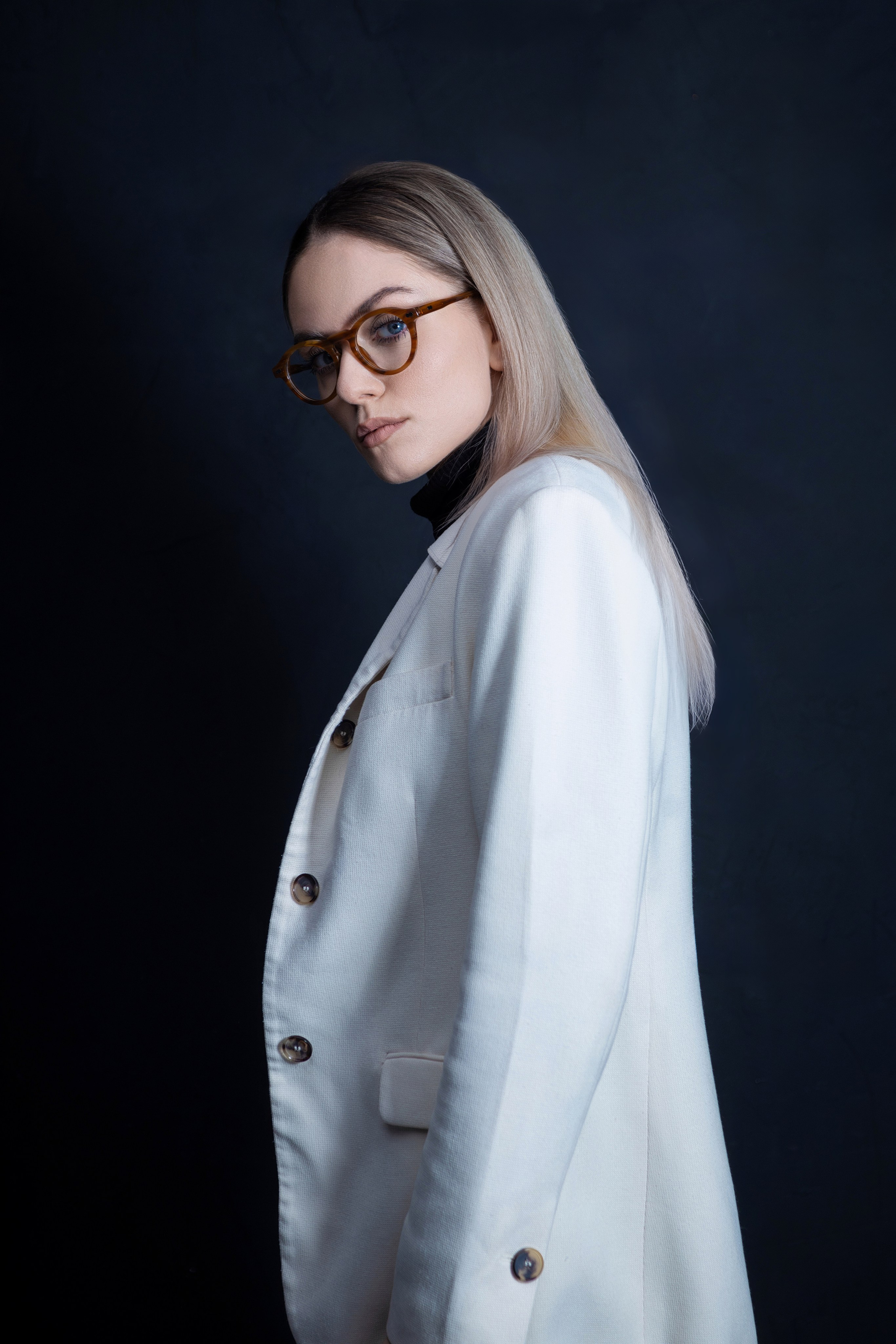 Portrait photographer, wedding photographer, studio photographer, love story photo shoot, concert photographer, reportage photographer, commercial photographer, fashion photographer, worldwide photographer, subject photographer