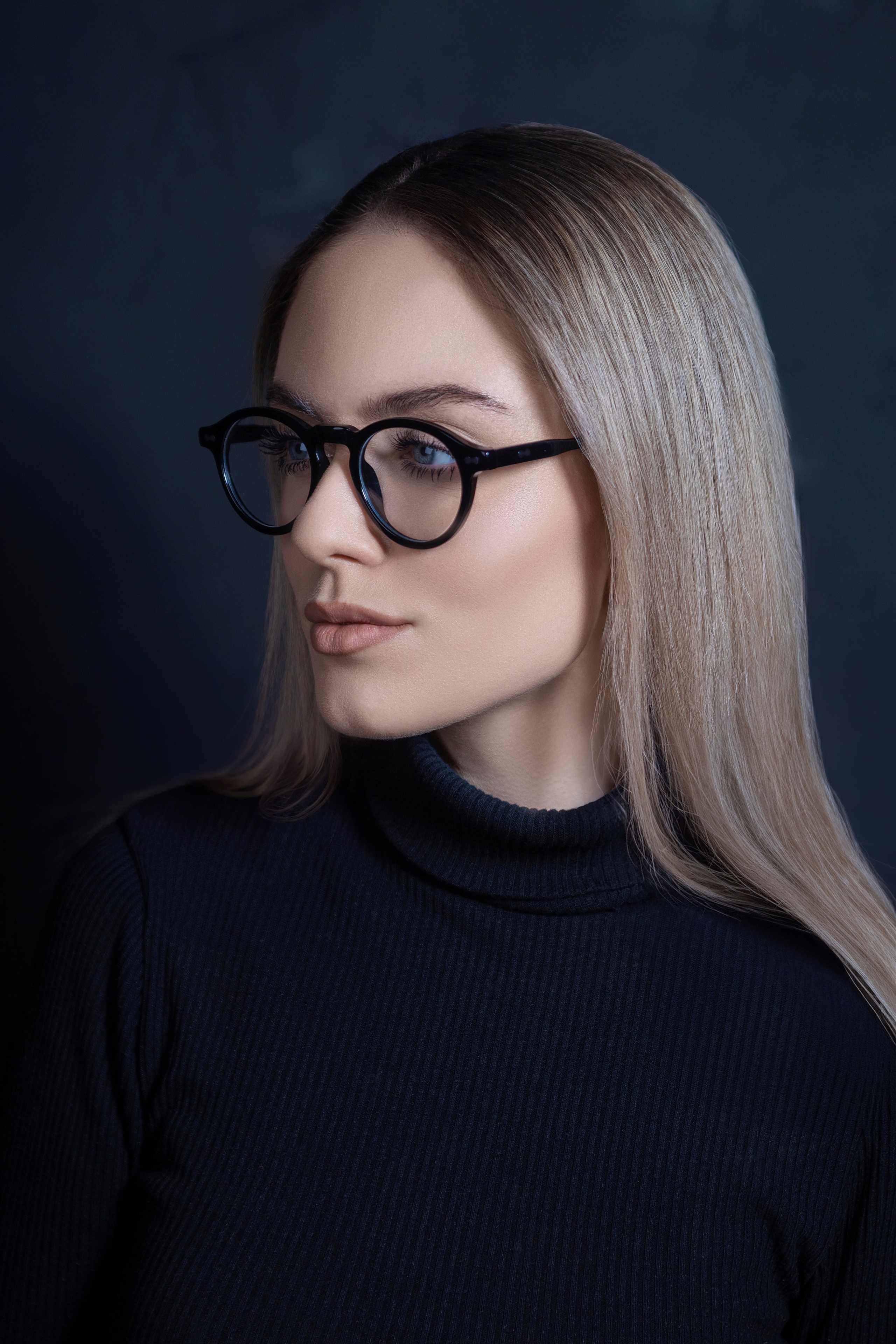 Portrait photographer, wedding photographer, studio photographer, love story photo shoot, concert photographer, reportage photographer, commercial photographer, fashion photographer, worldwide photographer, subject photographer