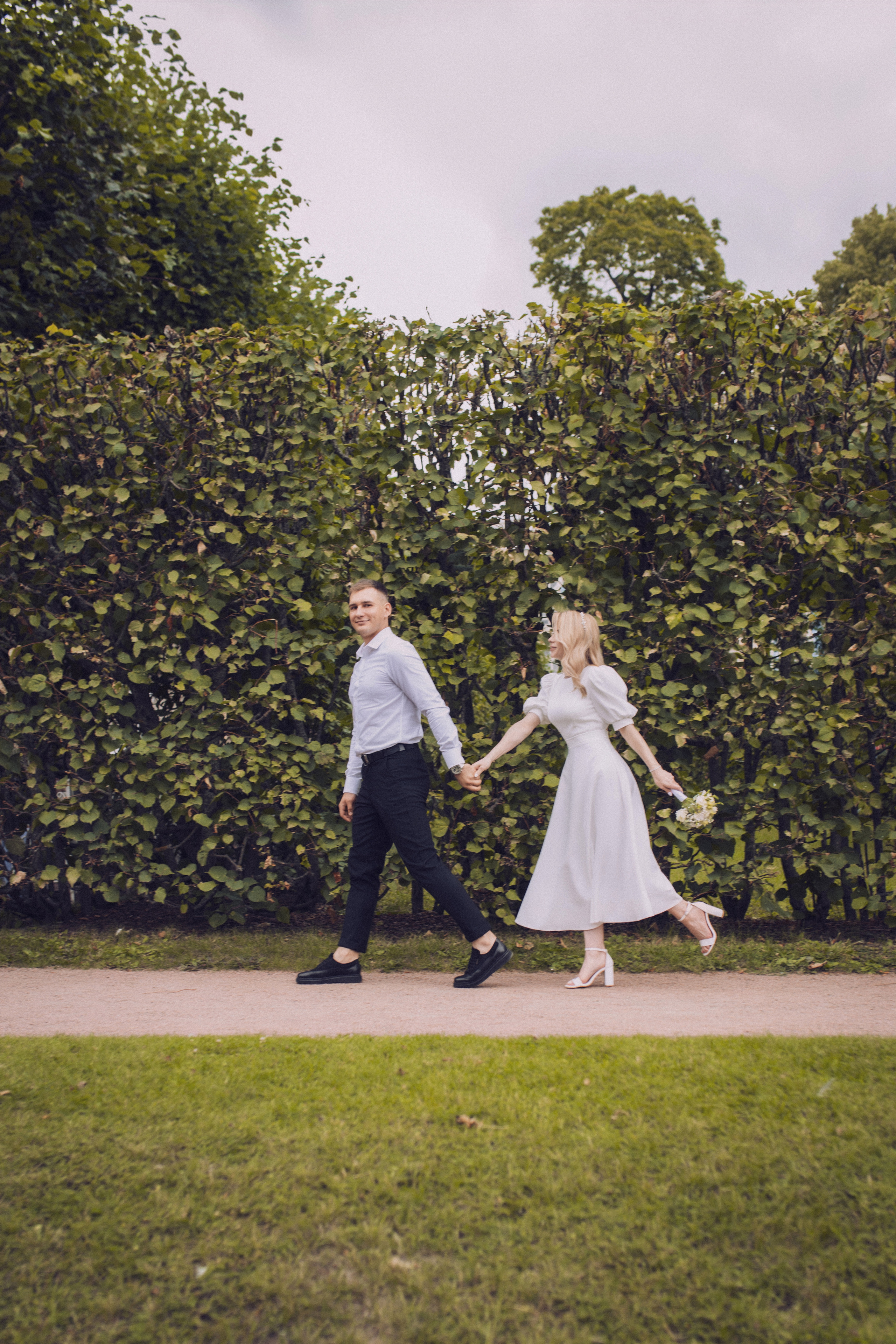 летняя свадебная съёмка с ребёнком на улице