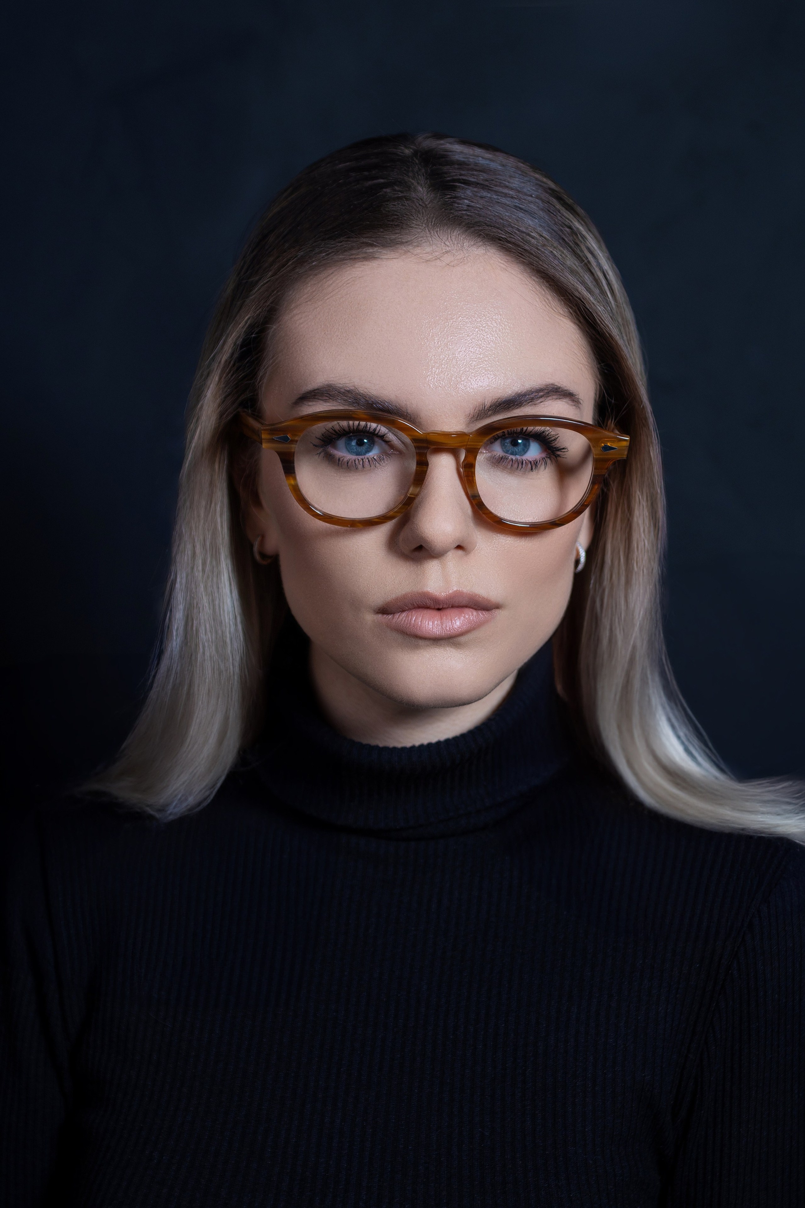 Portrait photographer, wedding photographer, studio photographer, love story photo shoot, concert photographer, reportage photographer, commercial photographer, fashion photographer, worldwide photographer, subject photographer