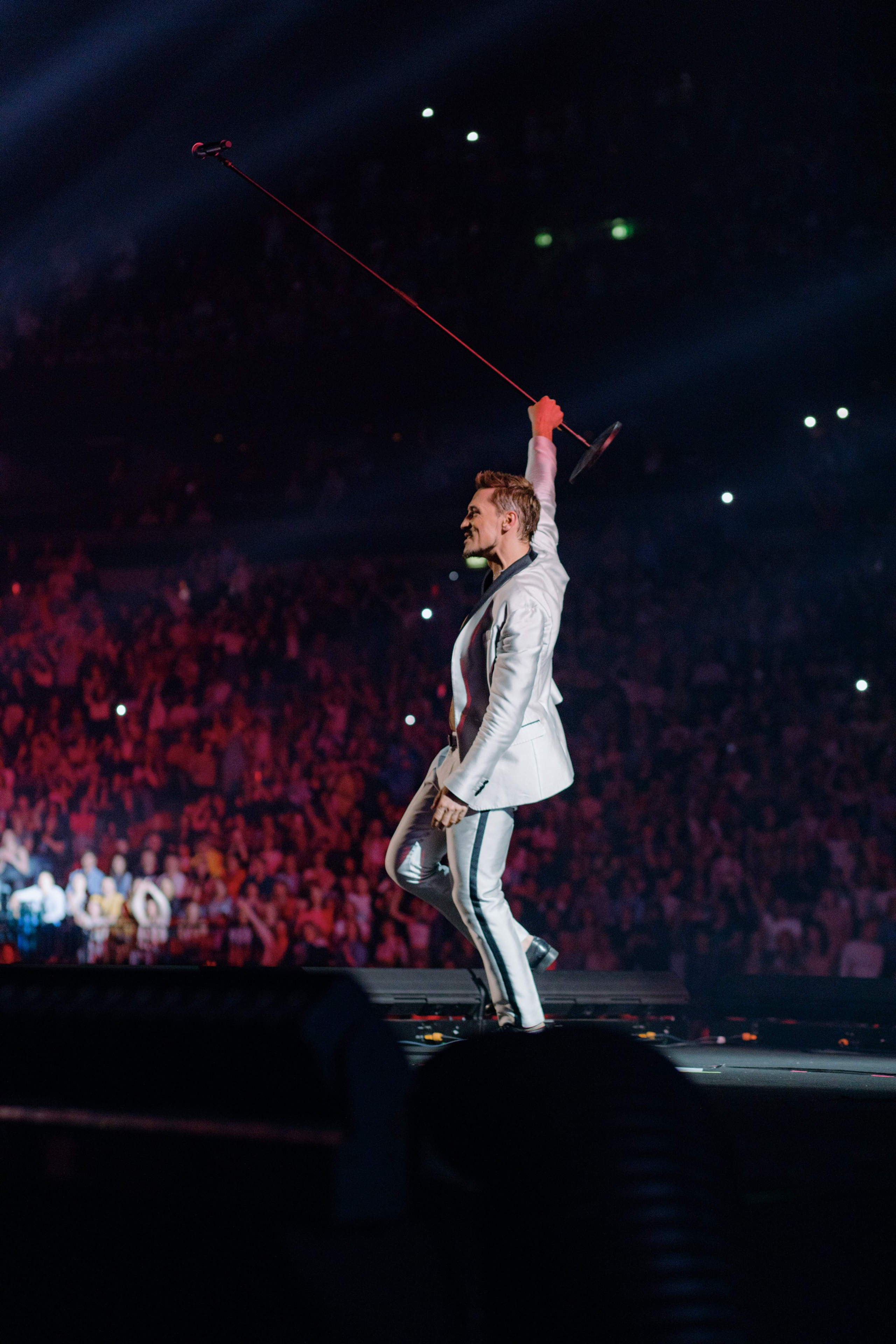 Просто капля сценической магии, софиты и мощный звук. Фотограф и видеограф в Санкт-Петербурге Александра Флотская