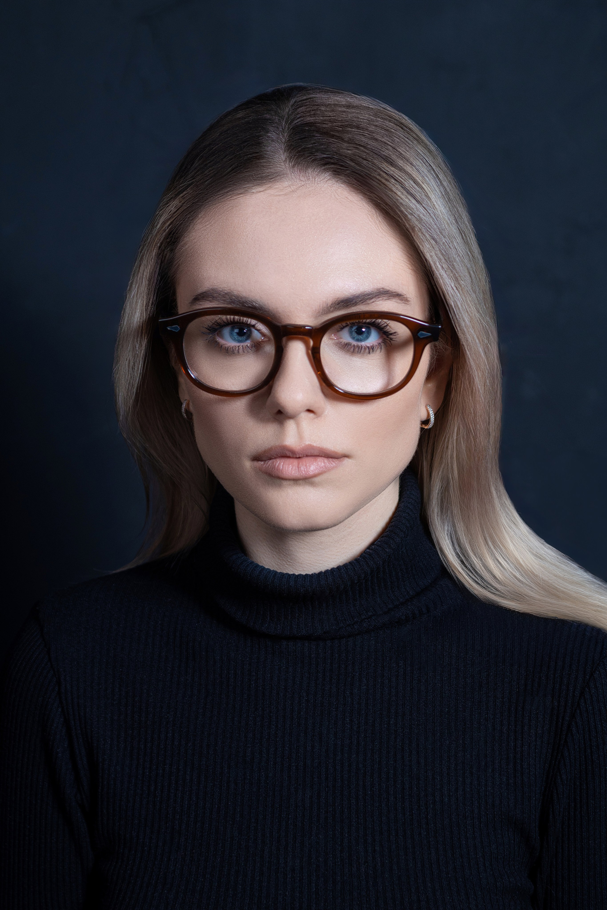 Portrait photographer, wedding photographer, studio photographer, love story photo shoot, concert photographer, reportage photographer, commercial photographer, fashion photographer, worldwide photographer, subject photographer