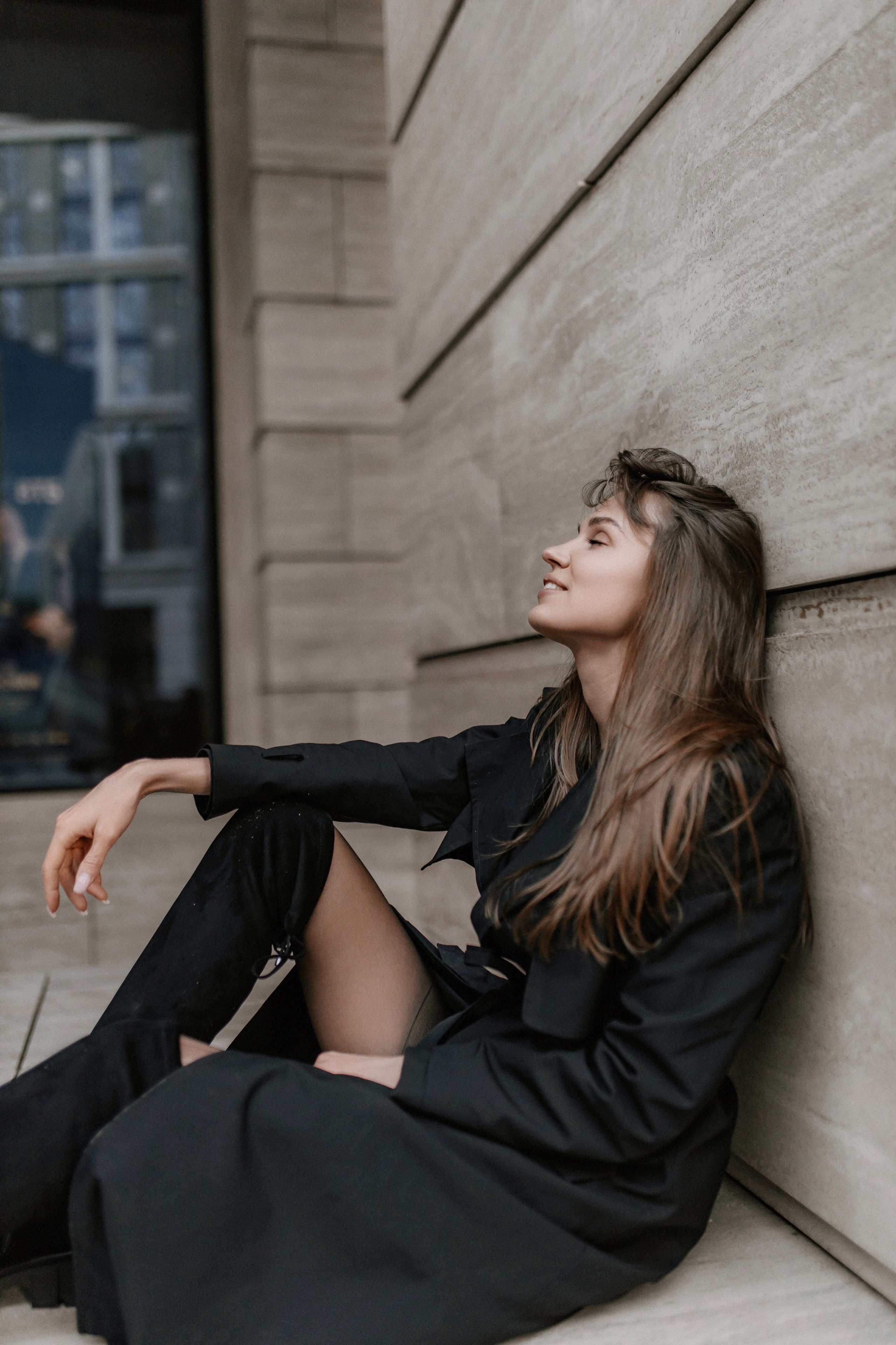 портрет женщины в городской среде невская ратуша