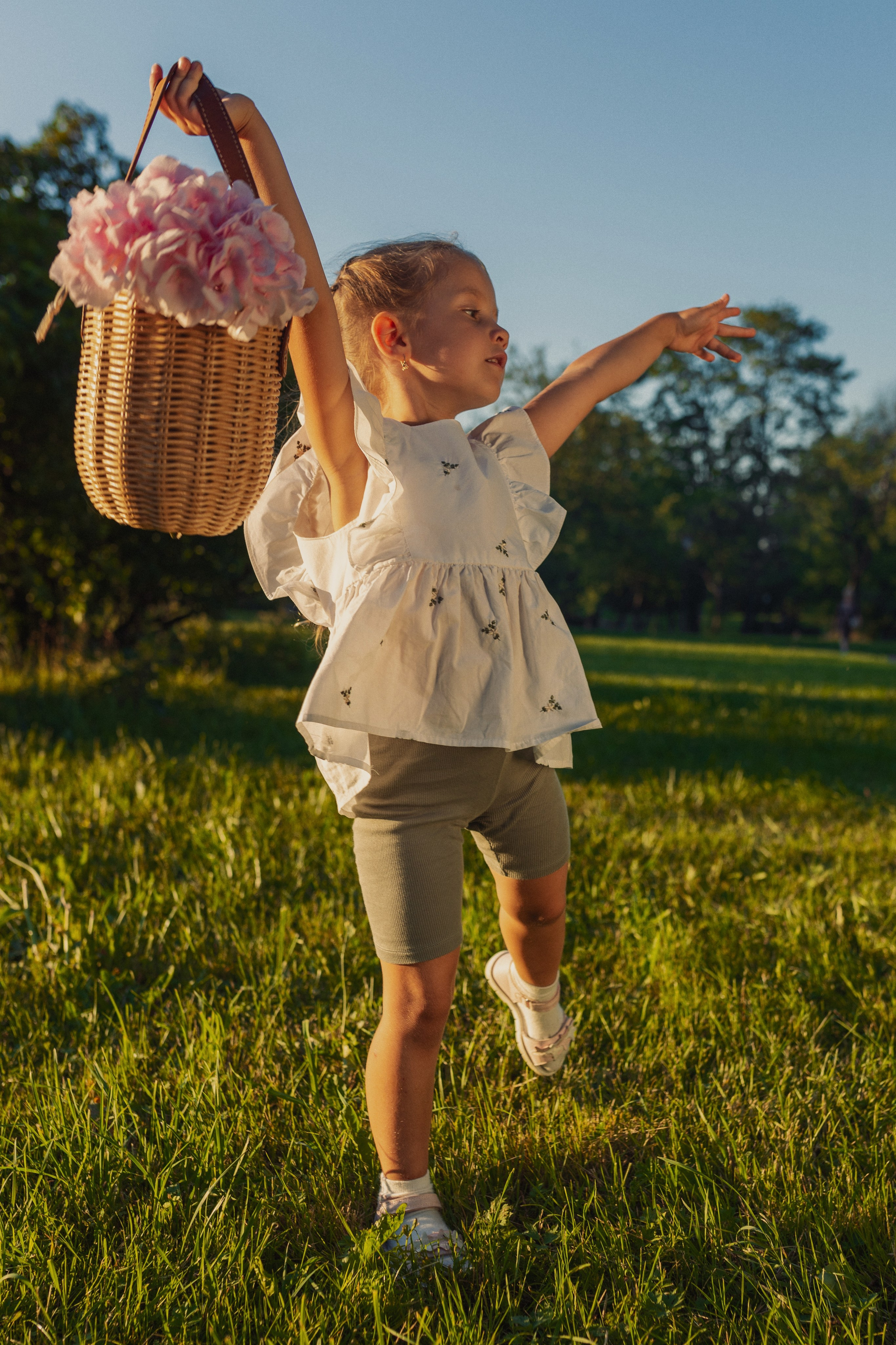 семейная съёмка летом в естественных эмоциях