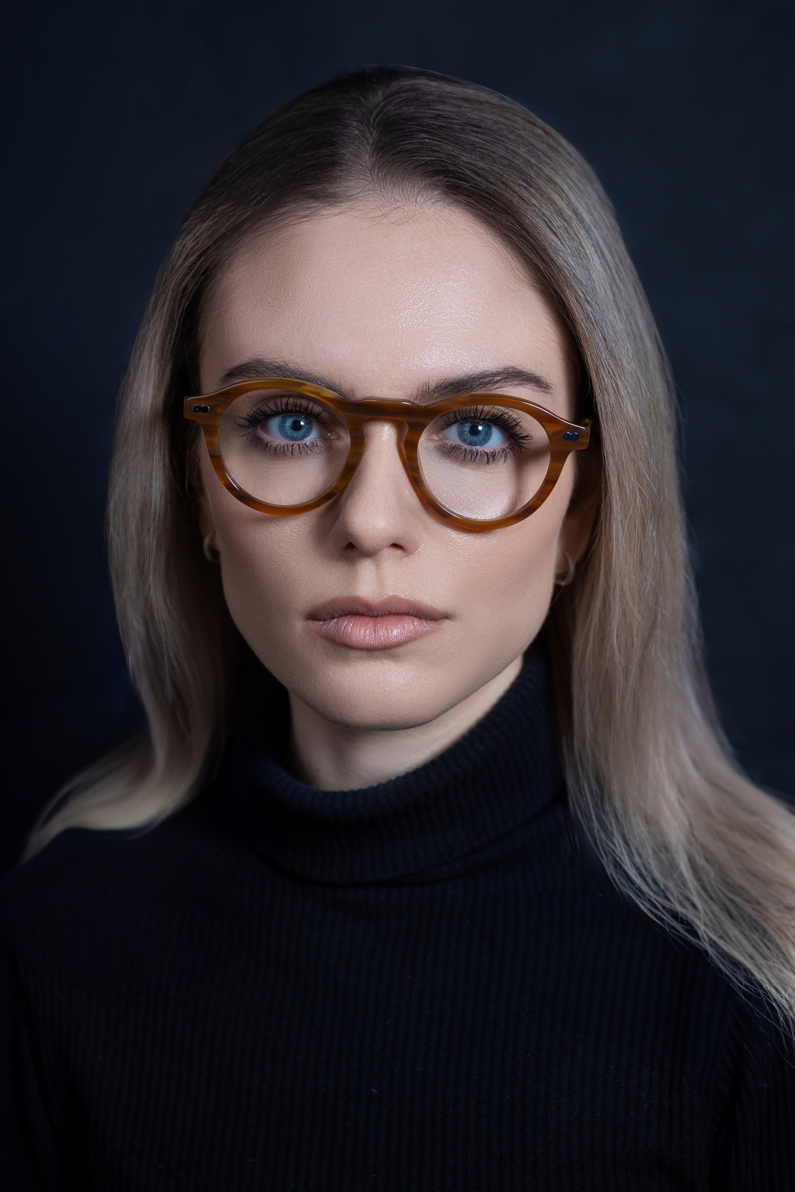 Portrait photographer, wedding photographer, studio photographer, love story photo shoot, concert photographer, reportage photographer, commercial photographer, fashion photographer, worldwide photographer, subject photographer