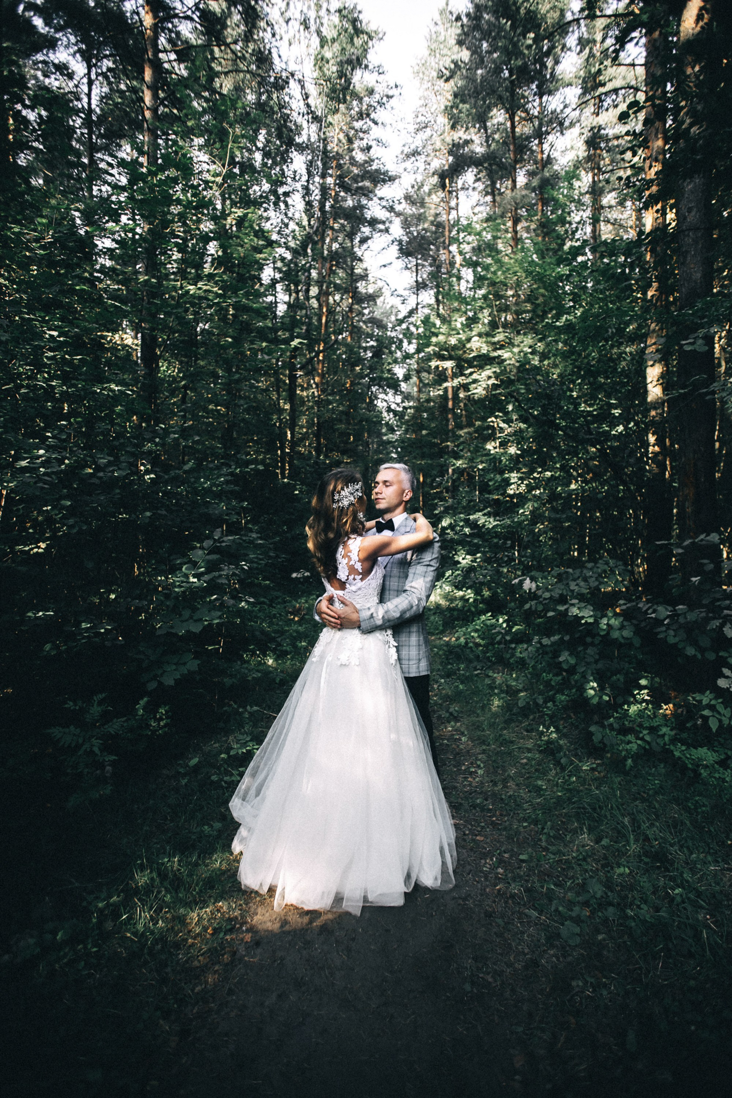 свадебная фотосессия летом в парковой зоне