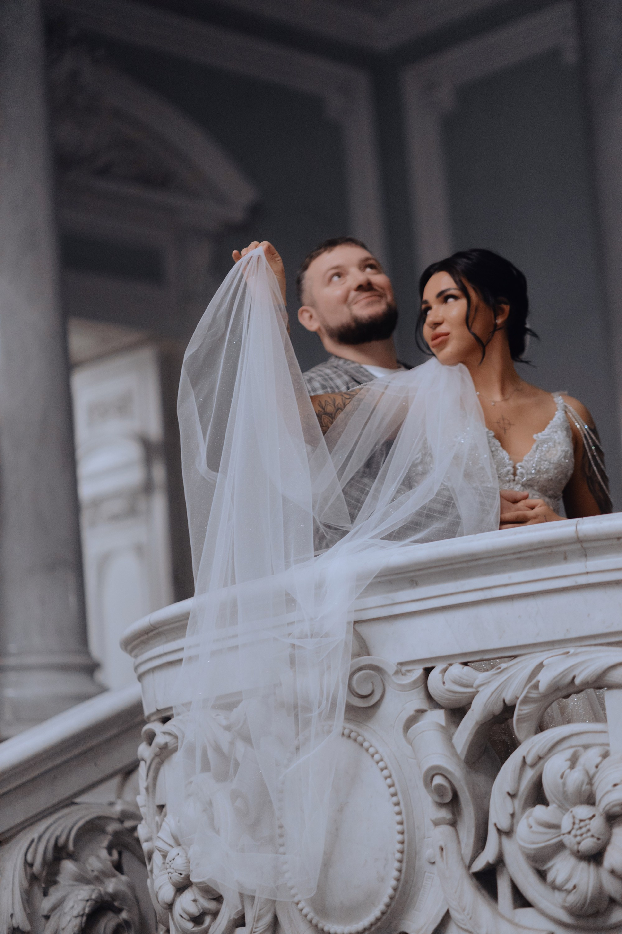 зимняя свадебная съёмка в архитектурной среде