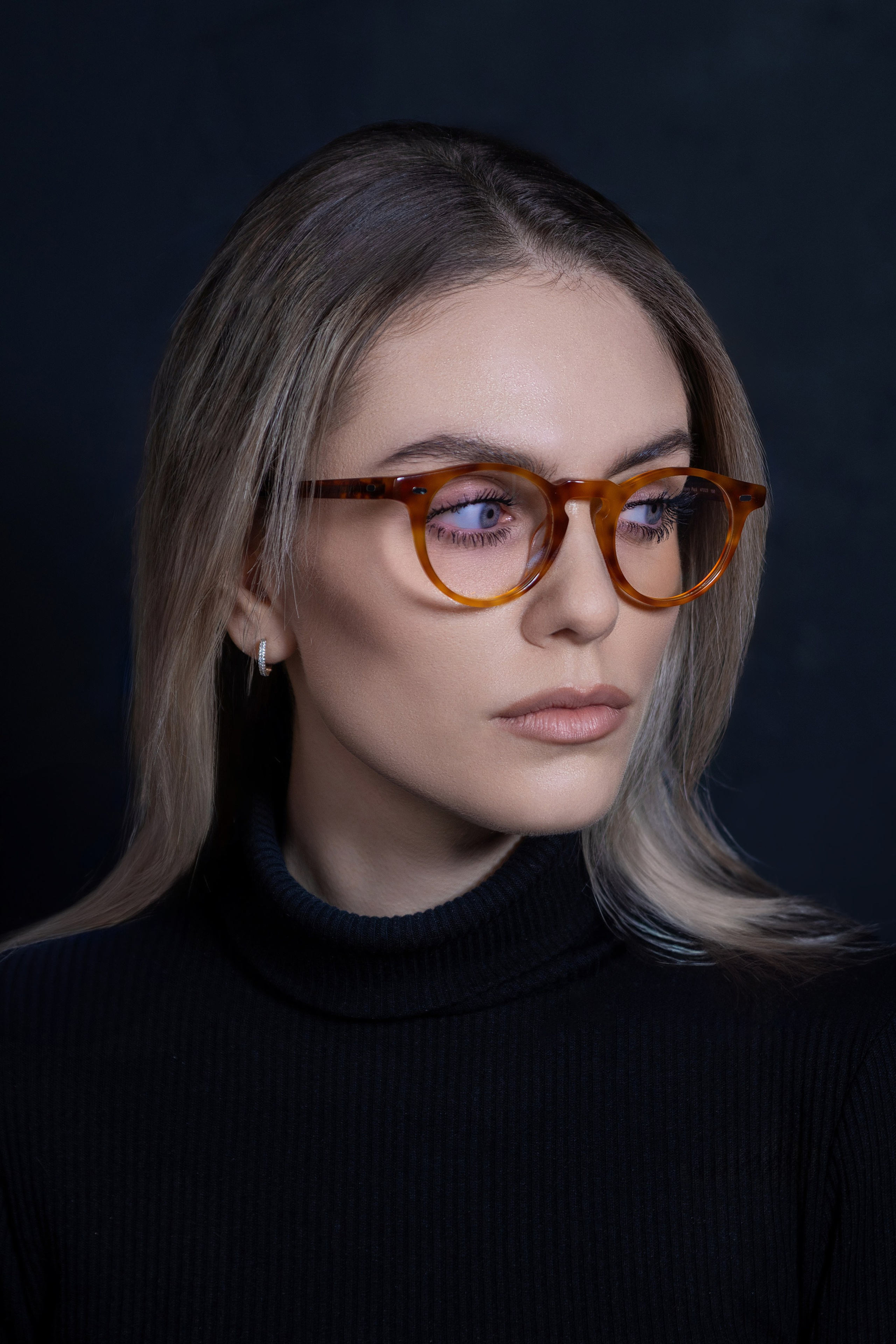 Portrait photographer, wedding photographer, studio photographer, love story photo shoot, concert photographer, reportage photographer, commercial photographer, fashion photographer, worldwide photographer, subject photographer