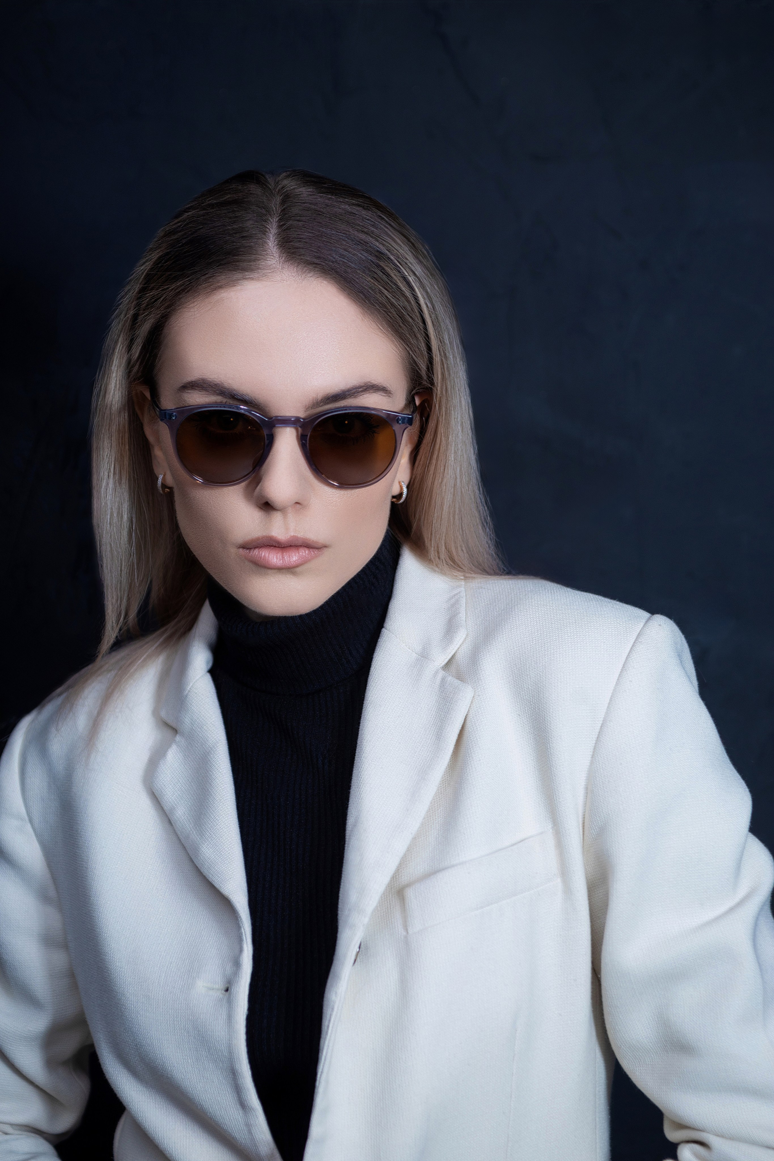 Portrait photographer, wedding photographer, studio photographer, love story photo shoot, concert photographer, reportage photographer, commercial photographer, fashion photographer, worldwide photographer, subject photographer