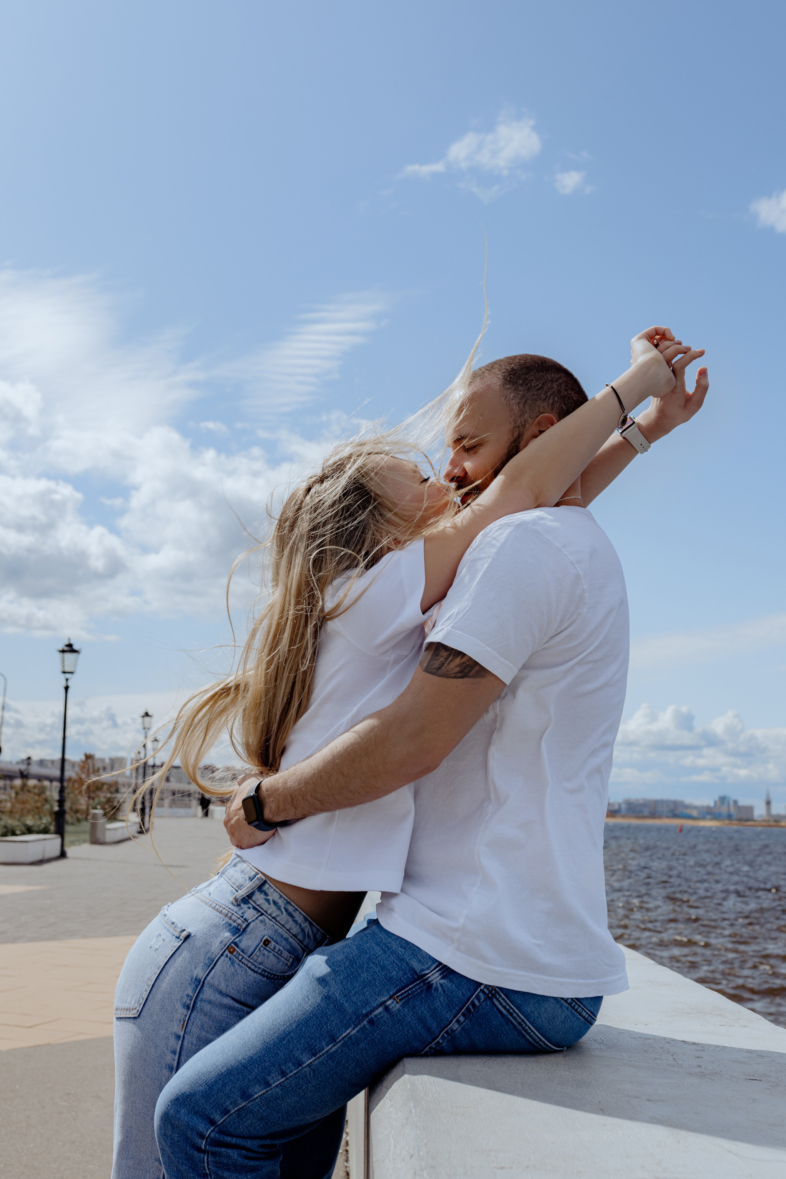 фотосъёмка пары на летней прогулке