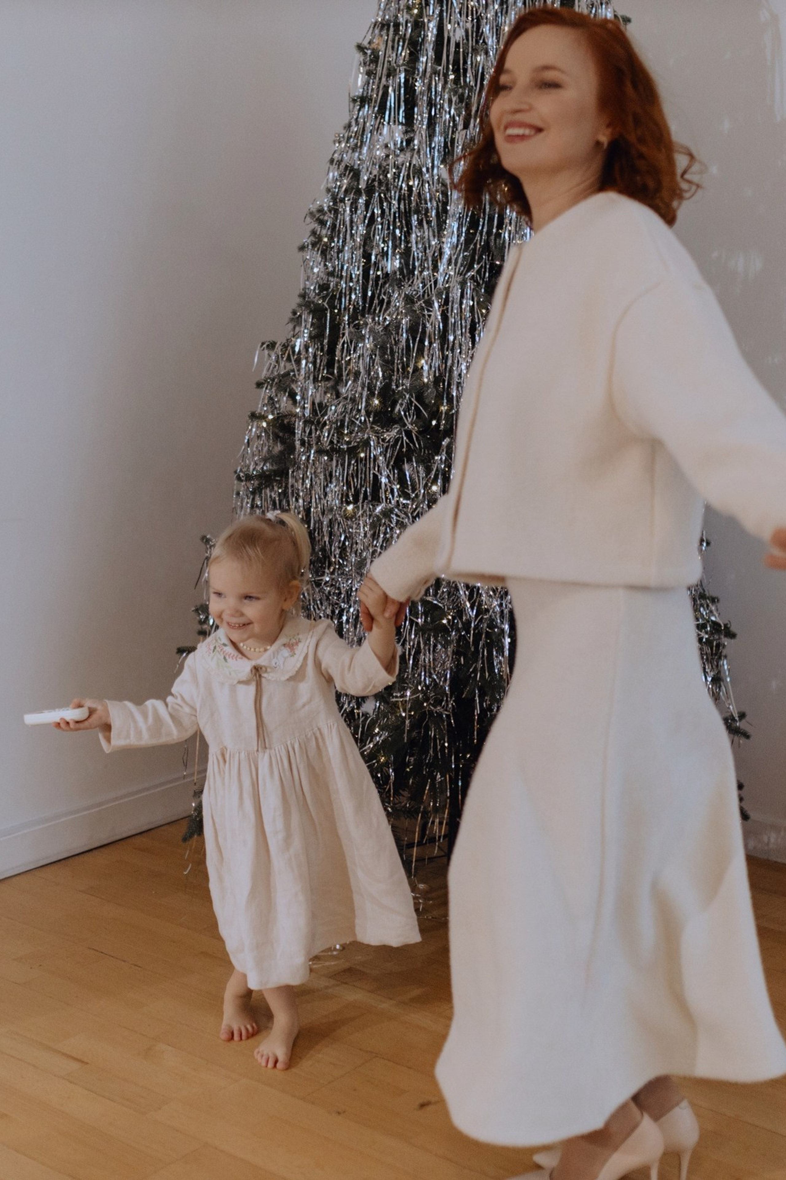 фотосессия семьи с детьми в минималистичном стиле