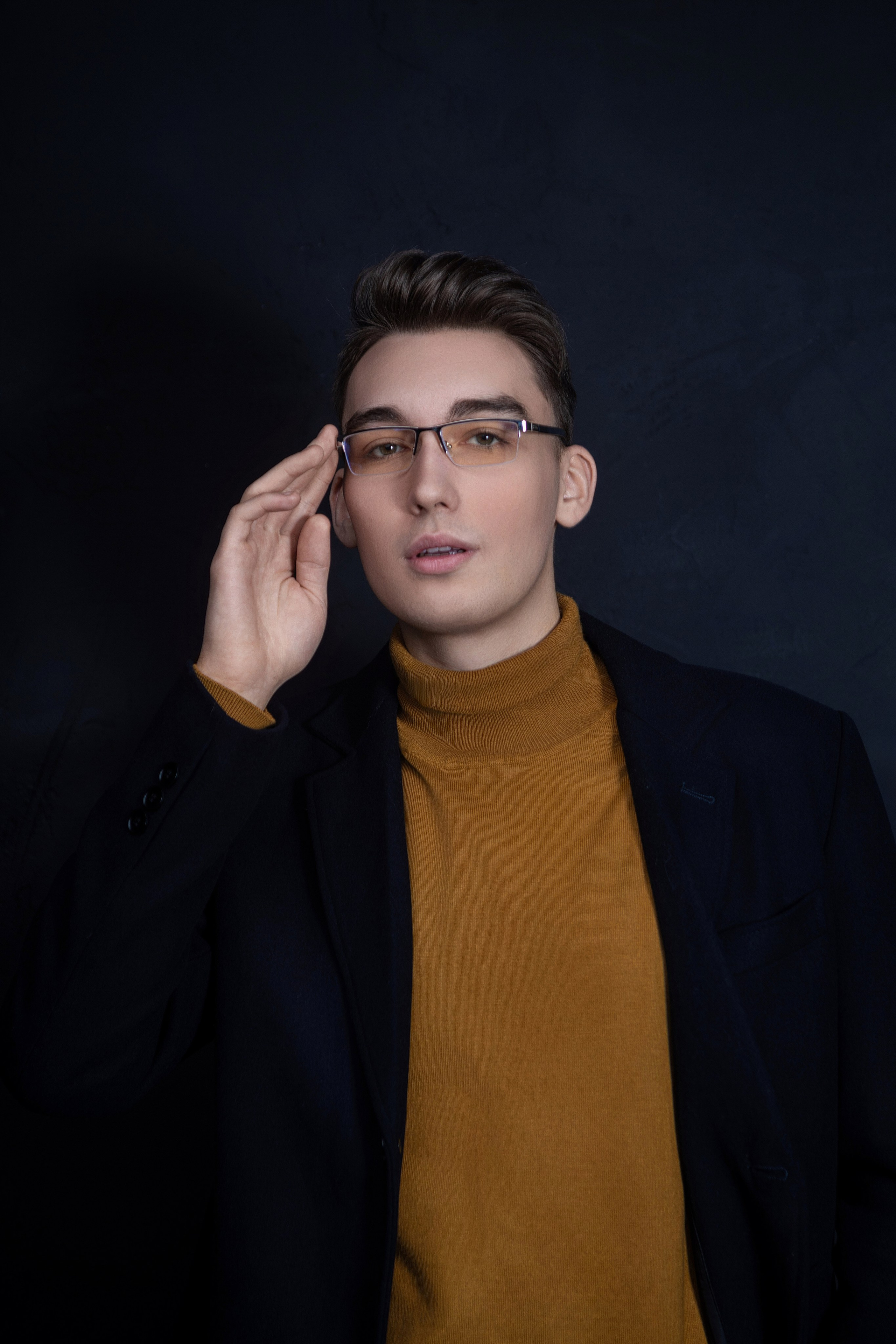 Portrait photographer, wedding photographer, studio photographer, love story photo shoot, concert photographer, reportage photographer, commercial photographer, fashion photographer, worldwide photographer, subject photographer