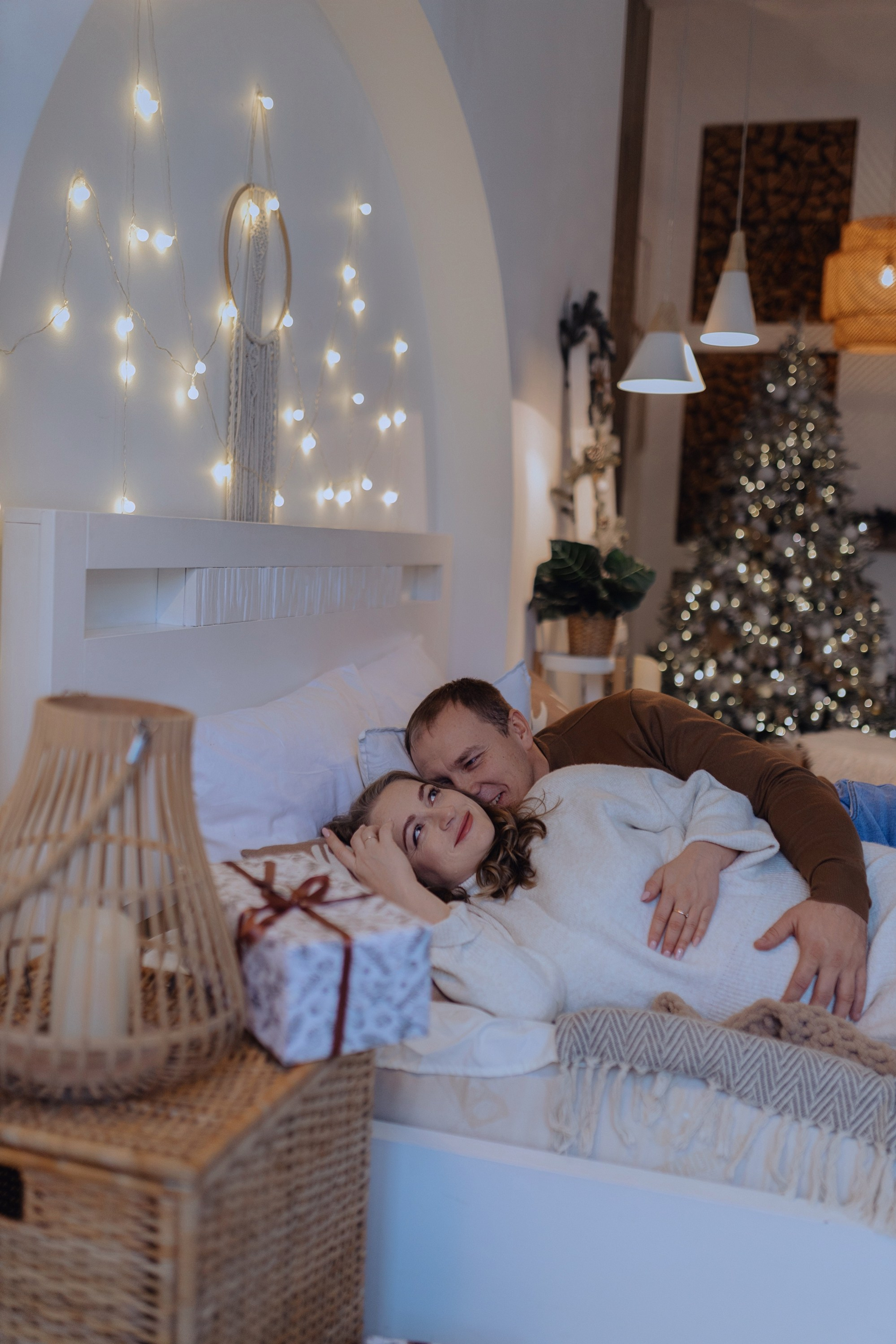 семейная фотосессия беременности в интерьере