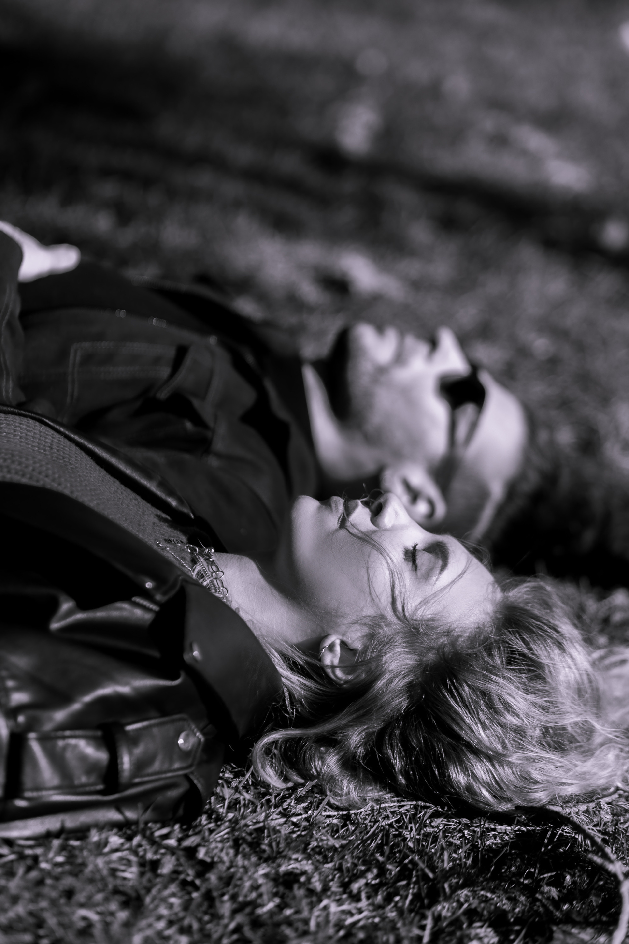 летняя фотосессия влюблённых на улице