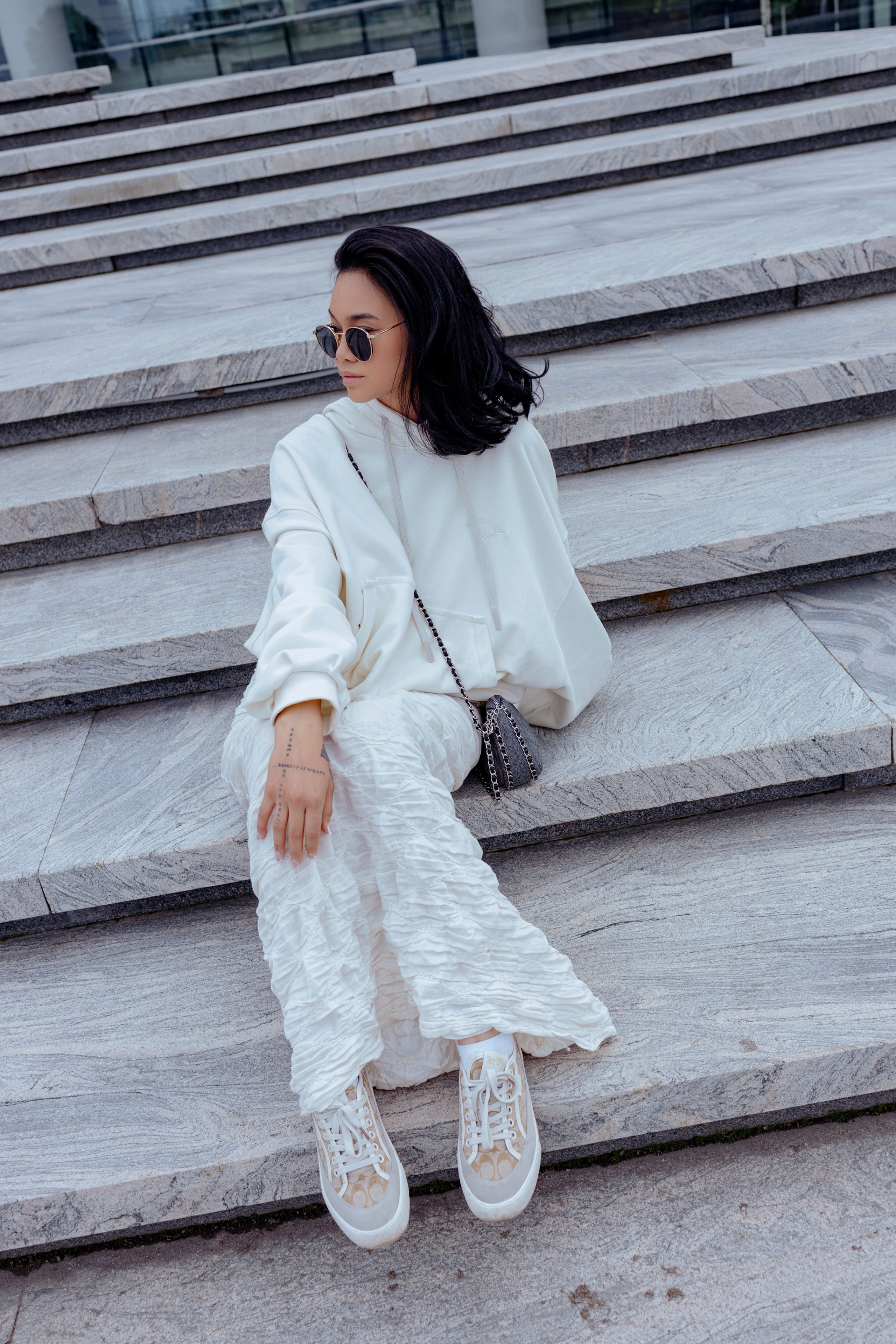 Атмосферное фото Леры в стиле street-fashion