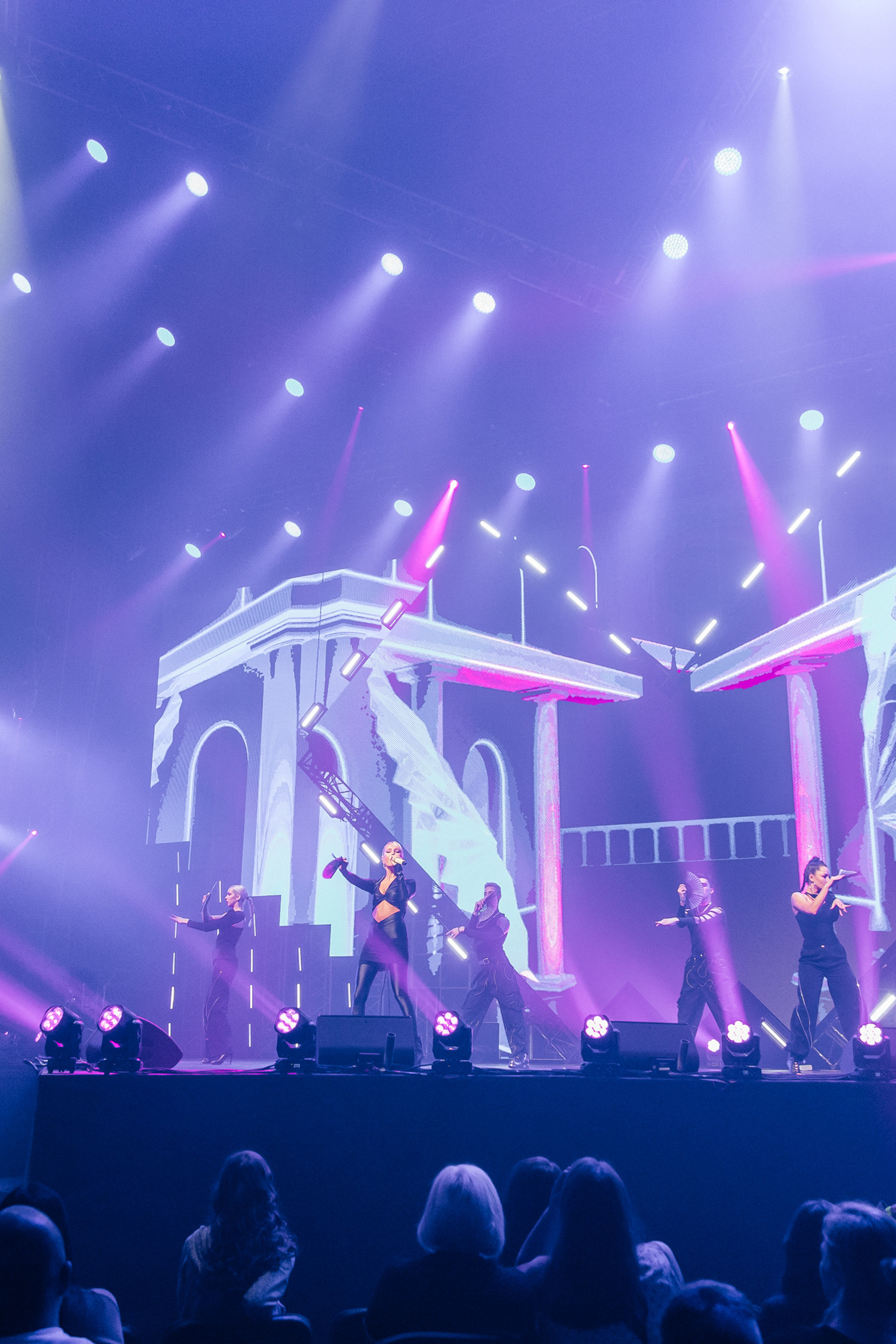 Портретный фотограф, свадебный фотограф, студийный фотограф, фотосессия Love Story, концертный фотограф, репортажный фотограф, коммерческий фотограф, фешн фотограф, международный фотограф, предметный фотограф