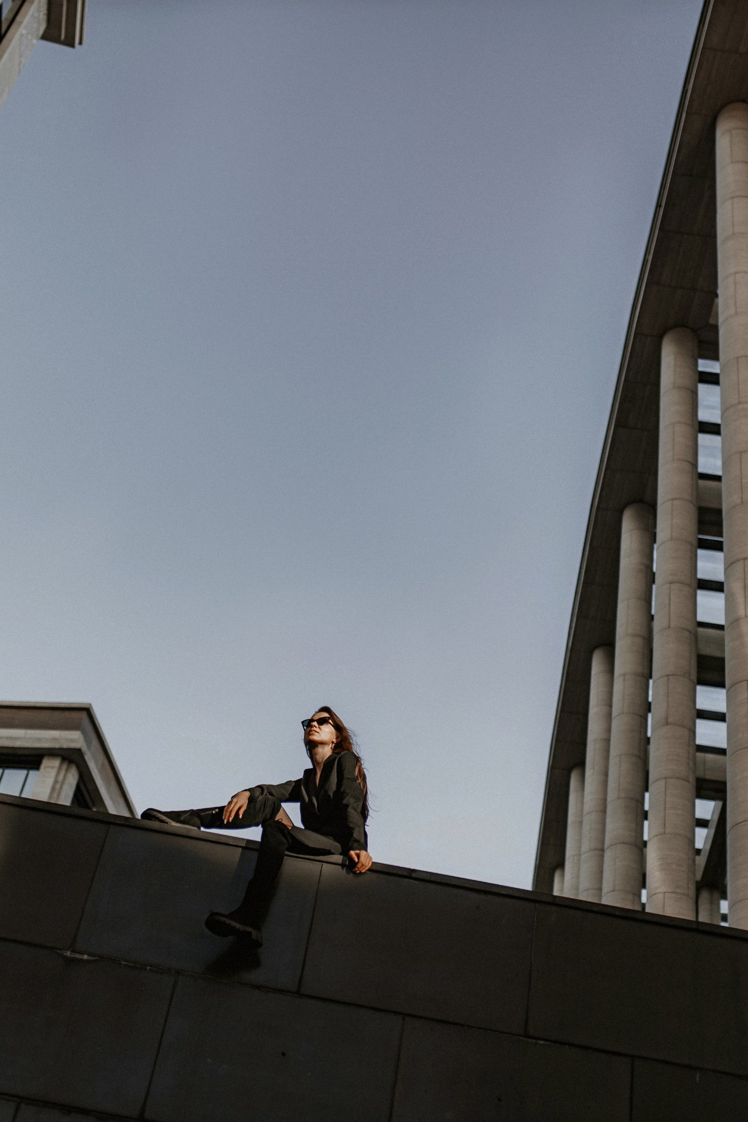 городской портрет женщины на улице спб