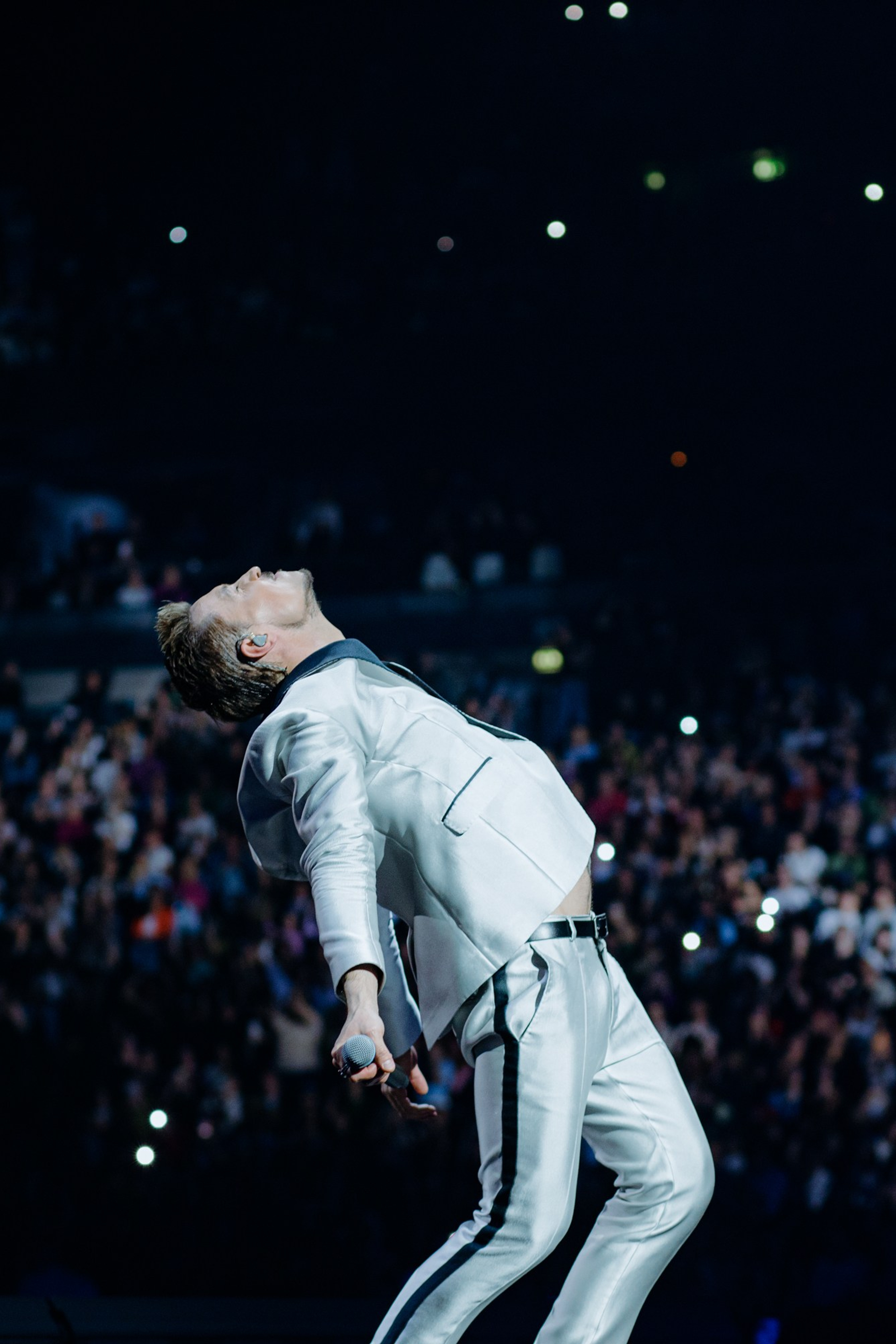 Просто капля сценической магии, софиты и мощный звук. Фотограф и видеограф в Санкт-Петербурге Александра Флотская