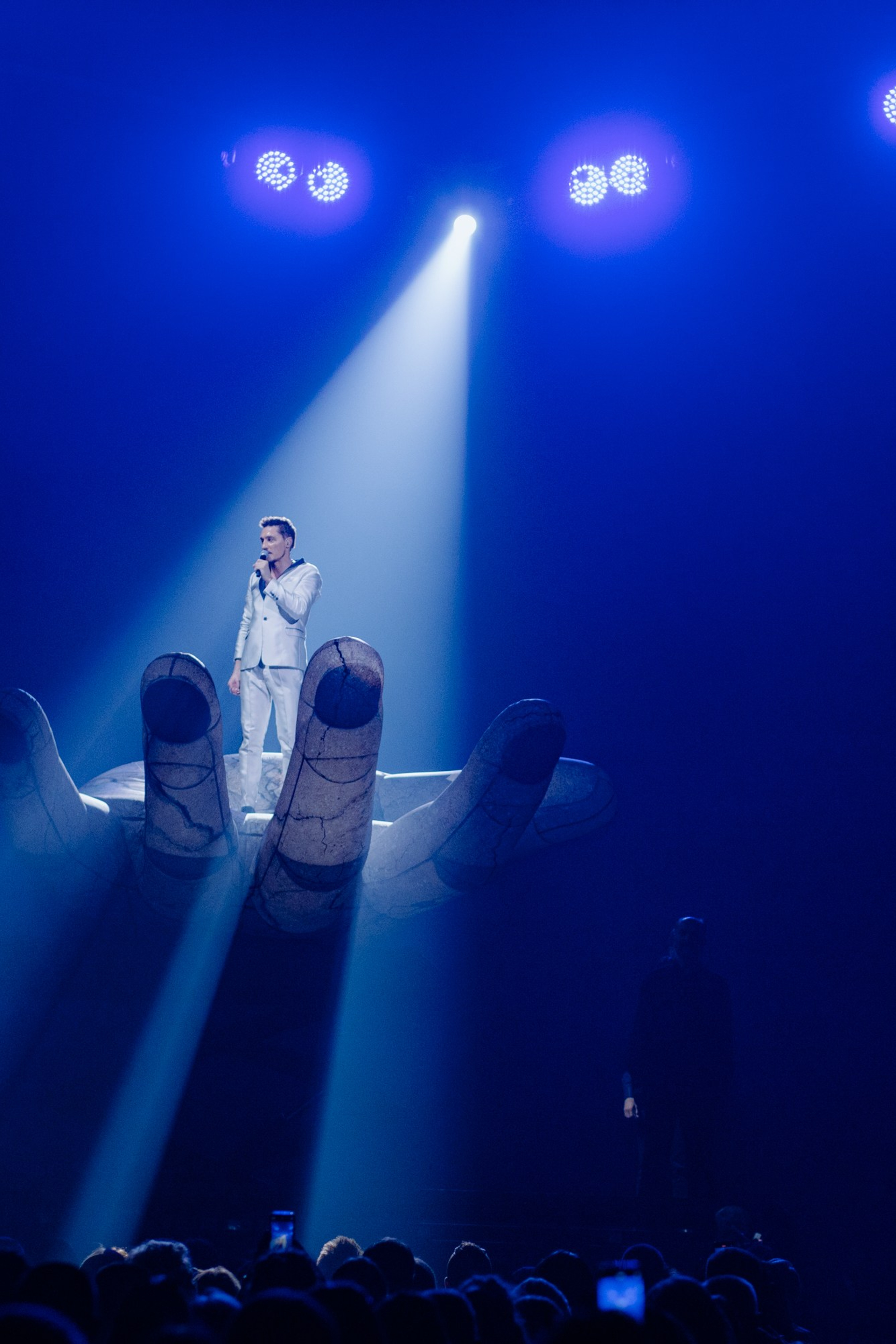 Просто капля сценической магии, софиты и мощный звук. Фотограф и видеограф в Санкт-Петербурге Александра Флотская