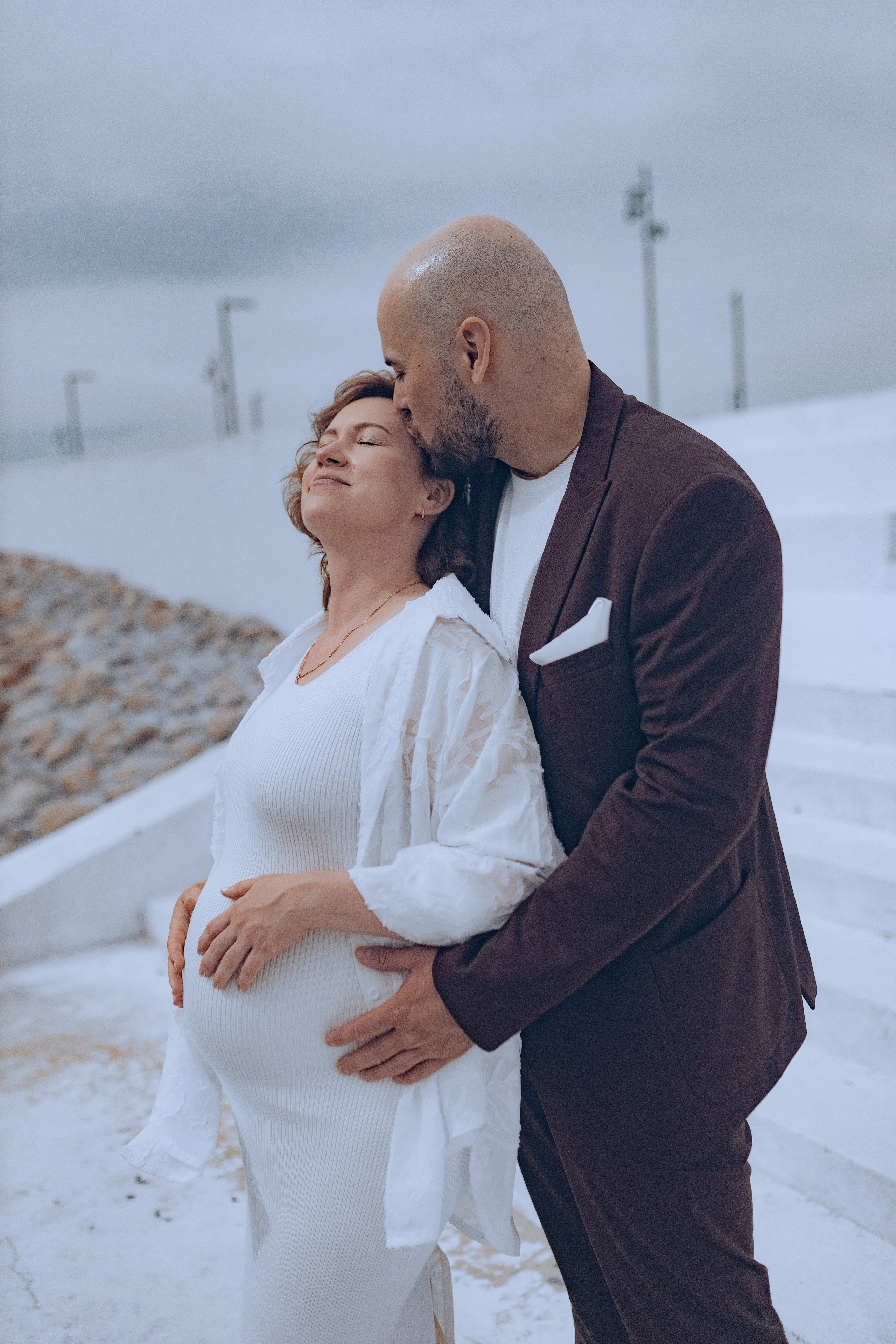 love story беременной пары на улице