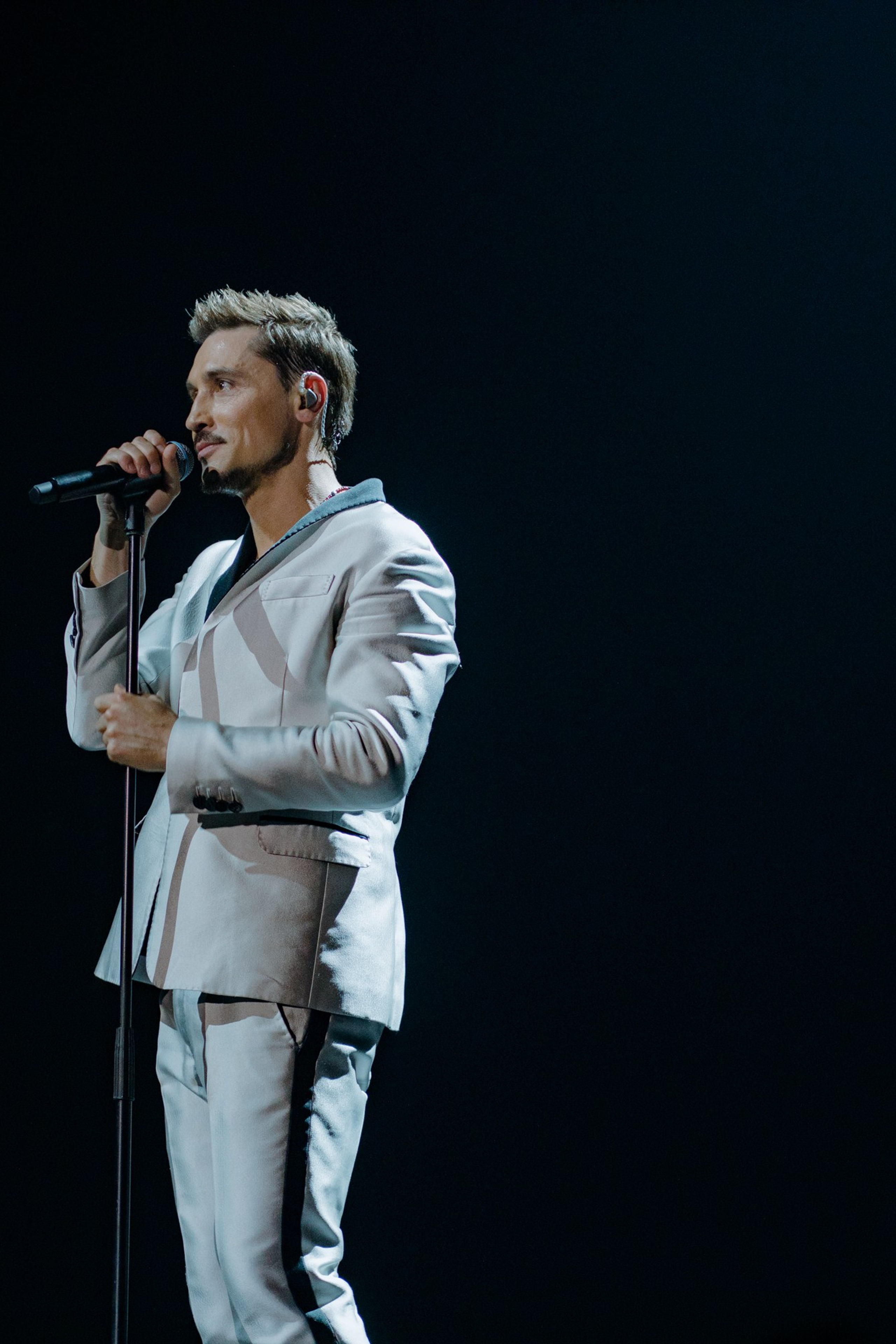 Просто капля сценической магии, софиты и мощный звук. Фотограф и видеограф в Санкт-Петербурге Александра Флотская