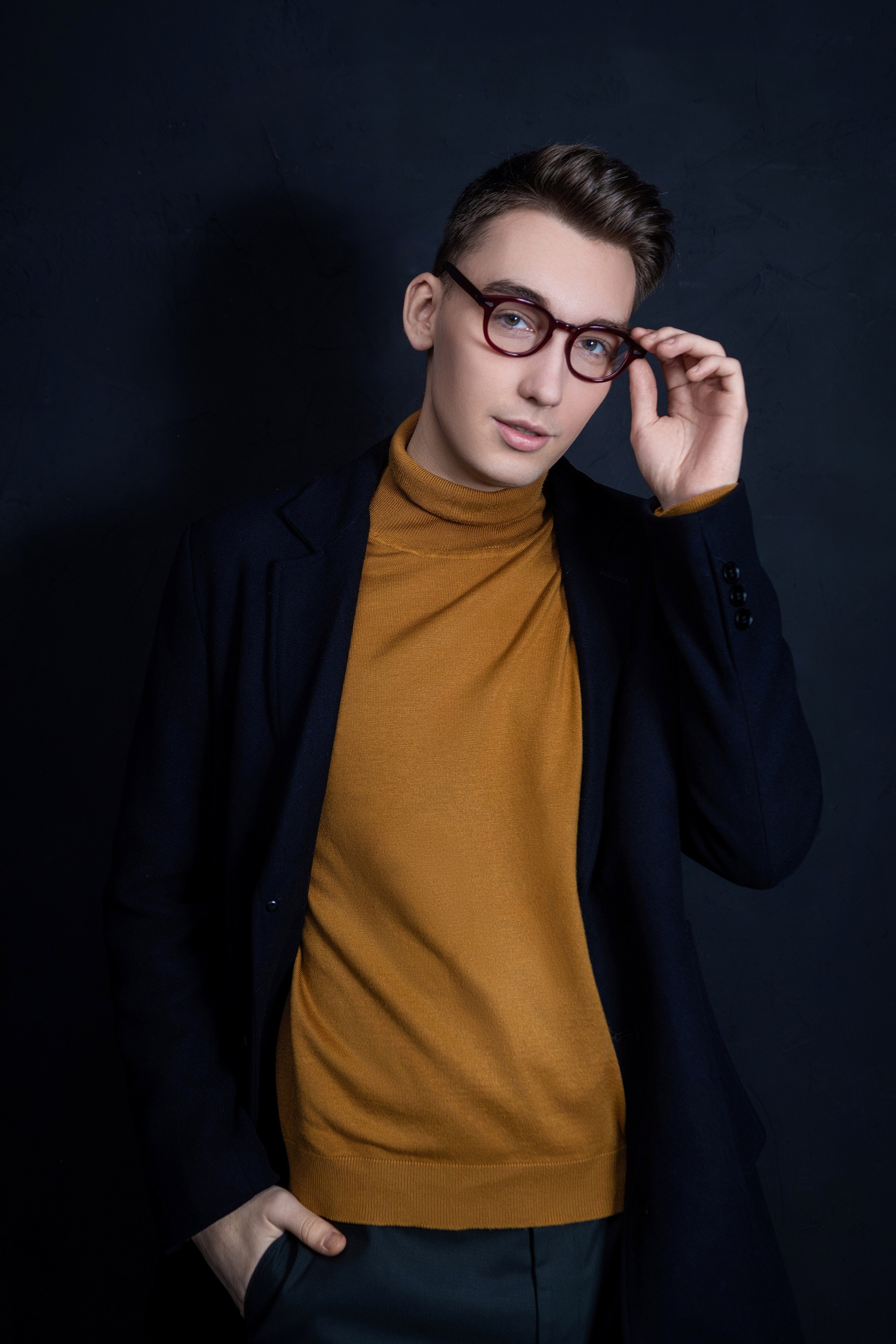 Portrait photographer, wedding photographer, studio photographer, love story photo shoot, concert photographer, reportage photographer, commercial photographer, fashion photographer, worldwide photographer, subject photographer