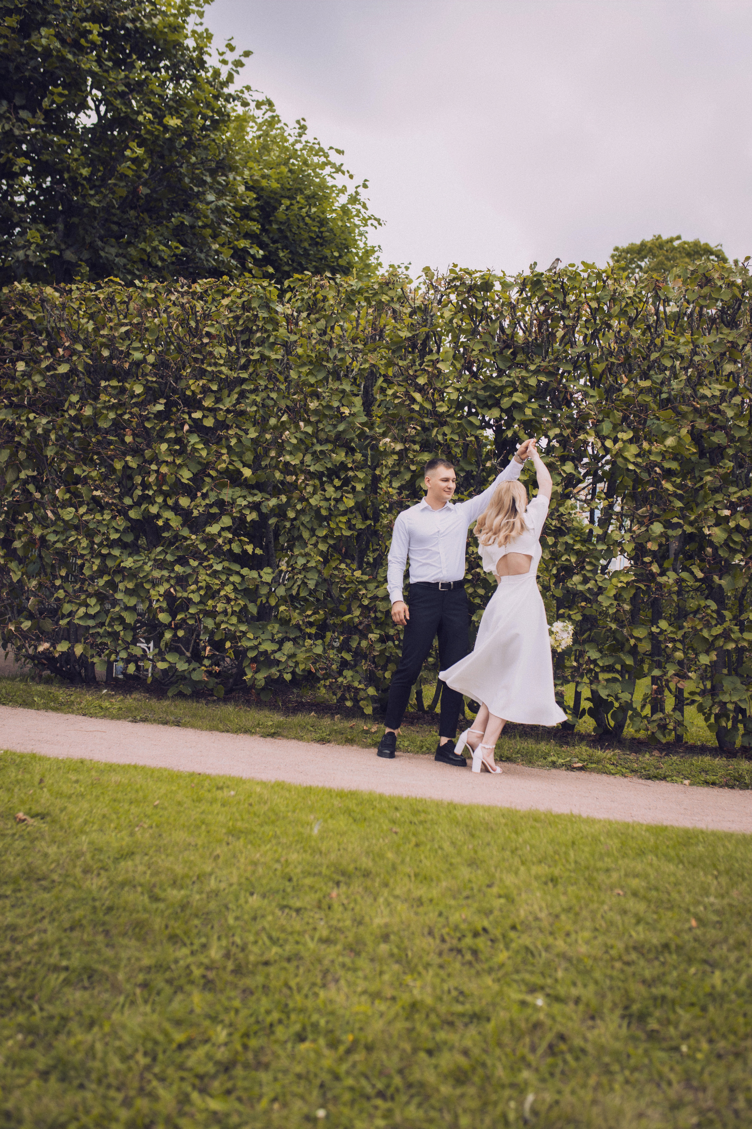 свадебная фотосессия семьи с ребёнком летом