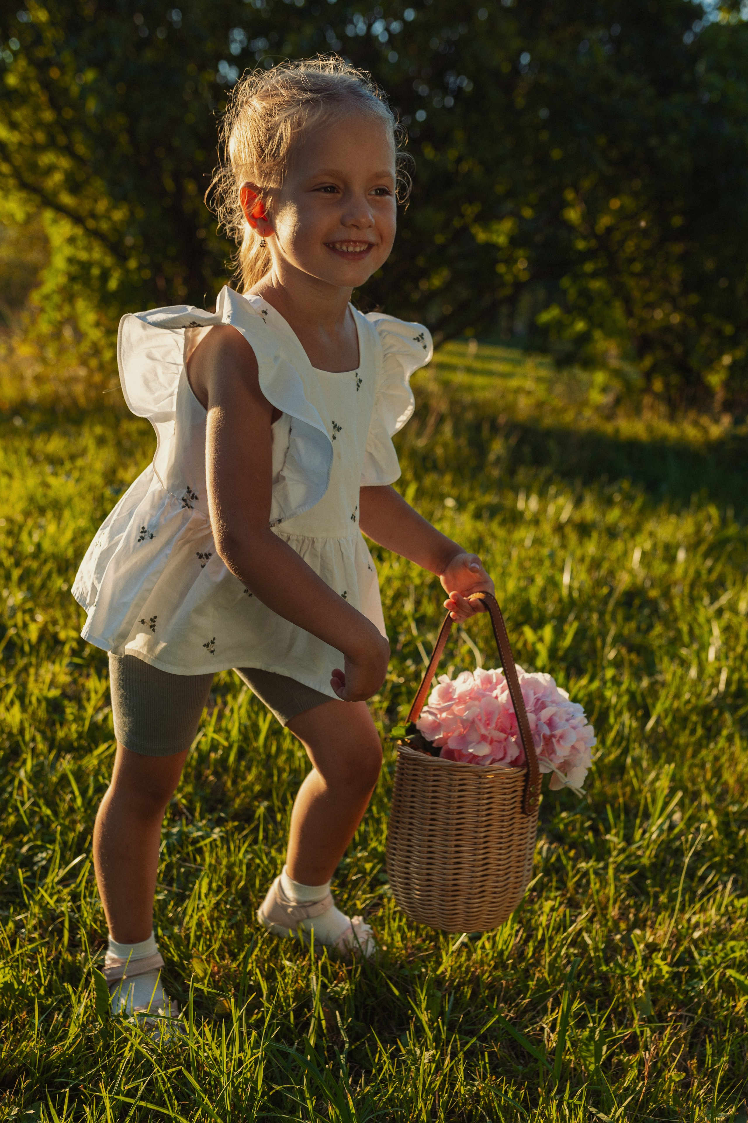 семейная съёмка летом в гармоничной атмосфере