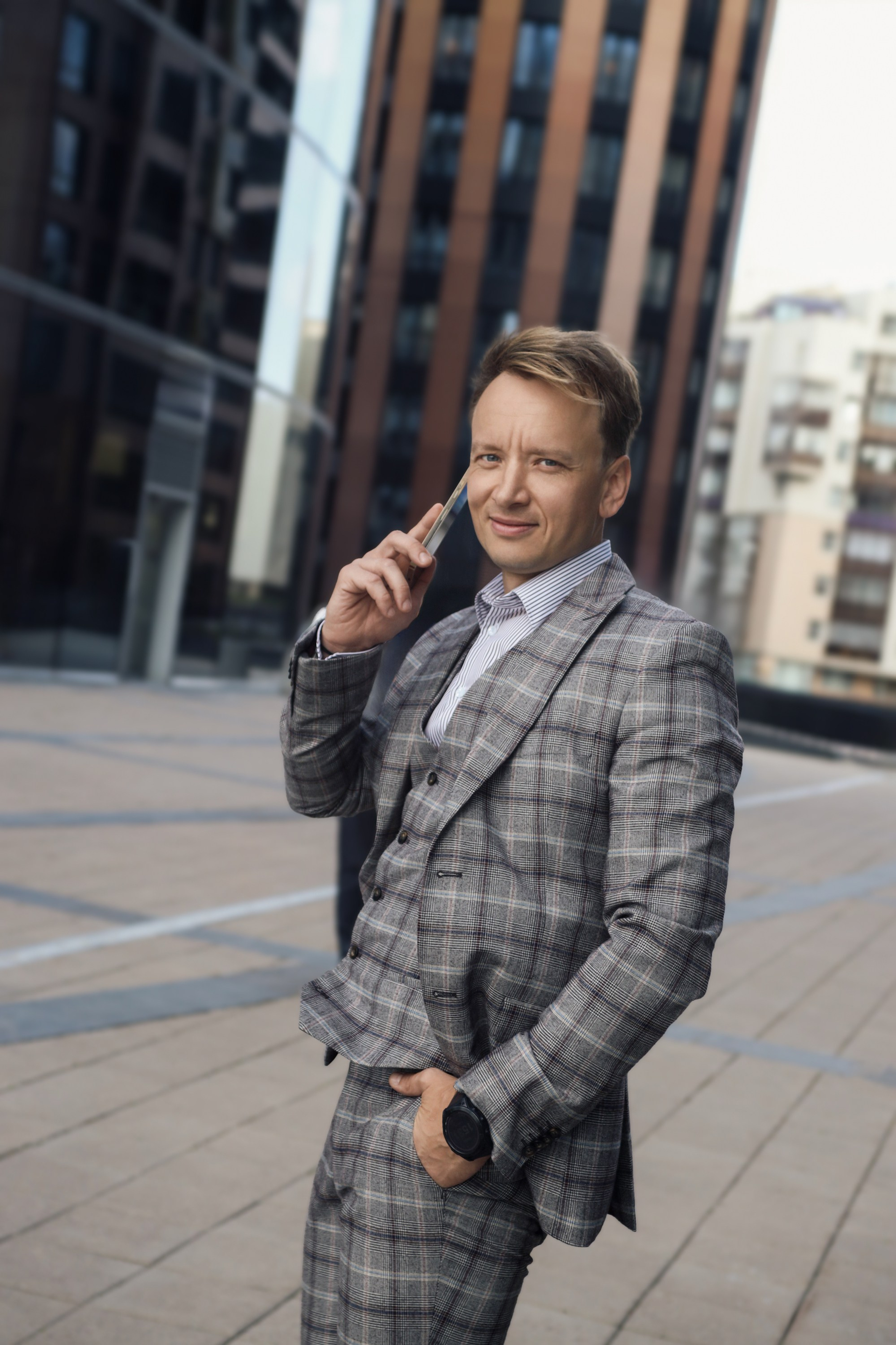 деловой портрет мужчины в центре петербурга