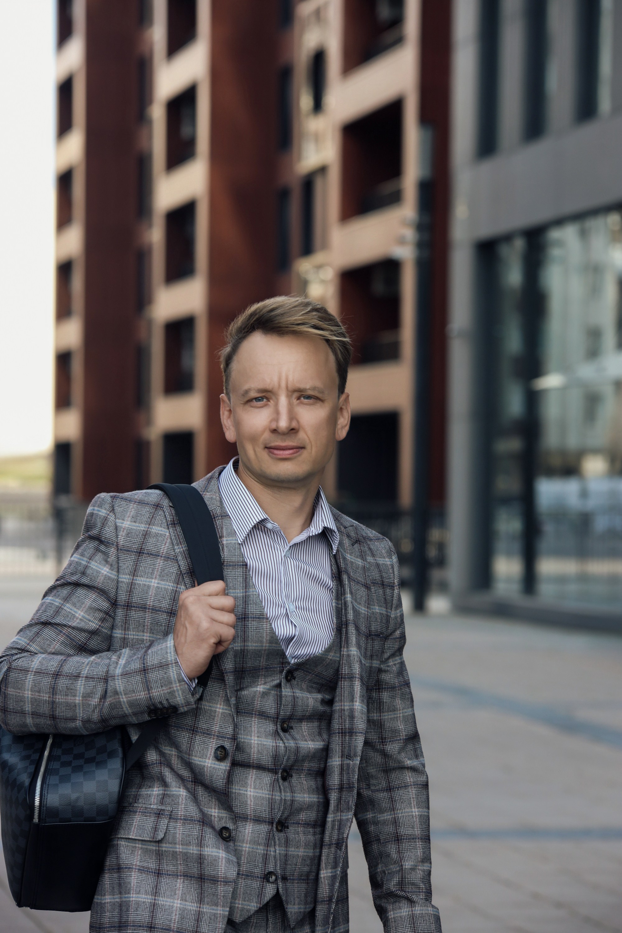 деловой портрет мужчины на фоне города спб