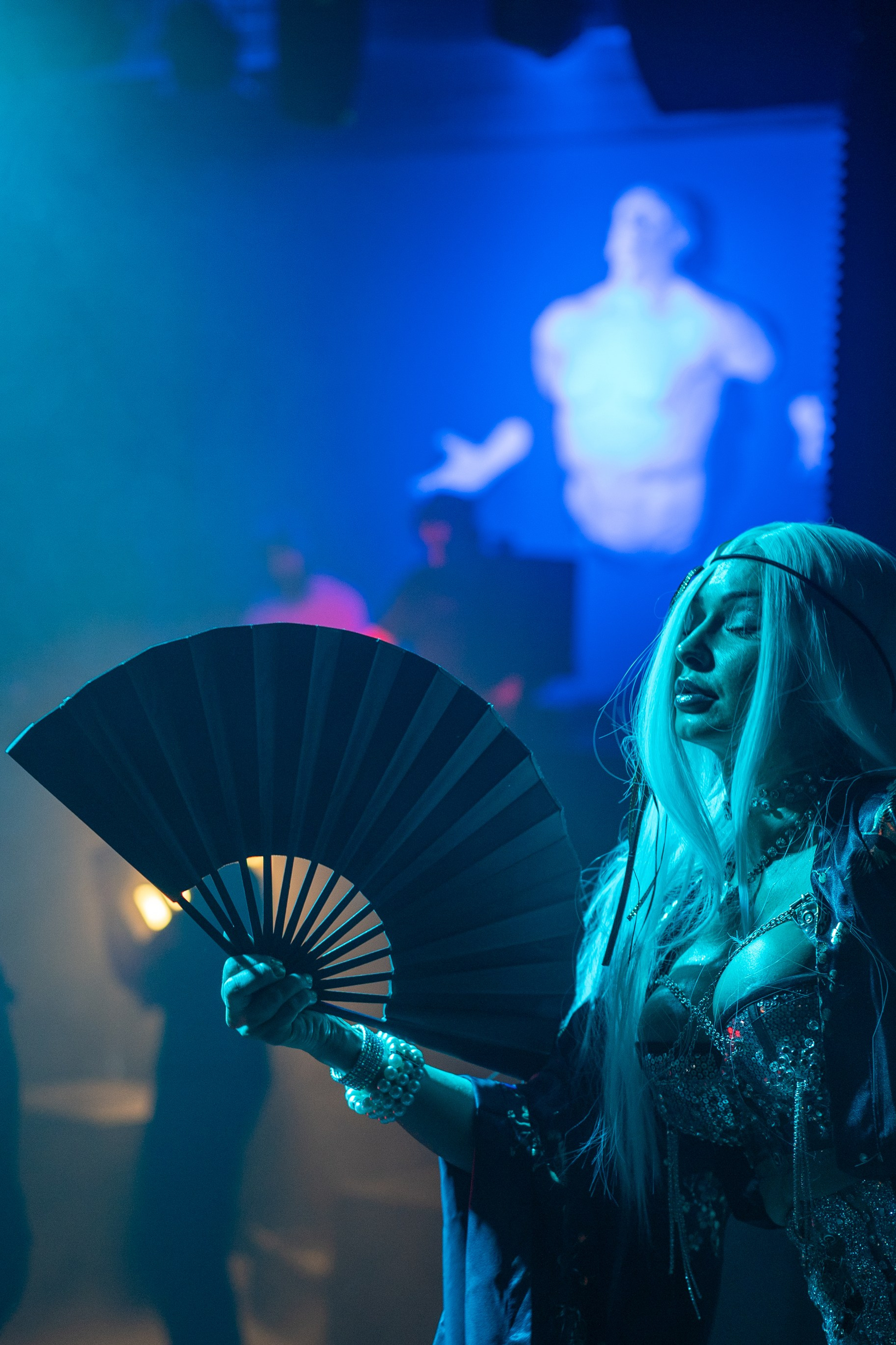 Атмосфера ночного клуба