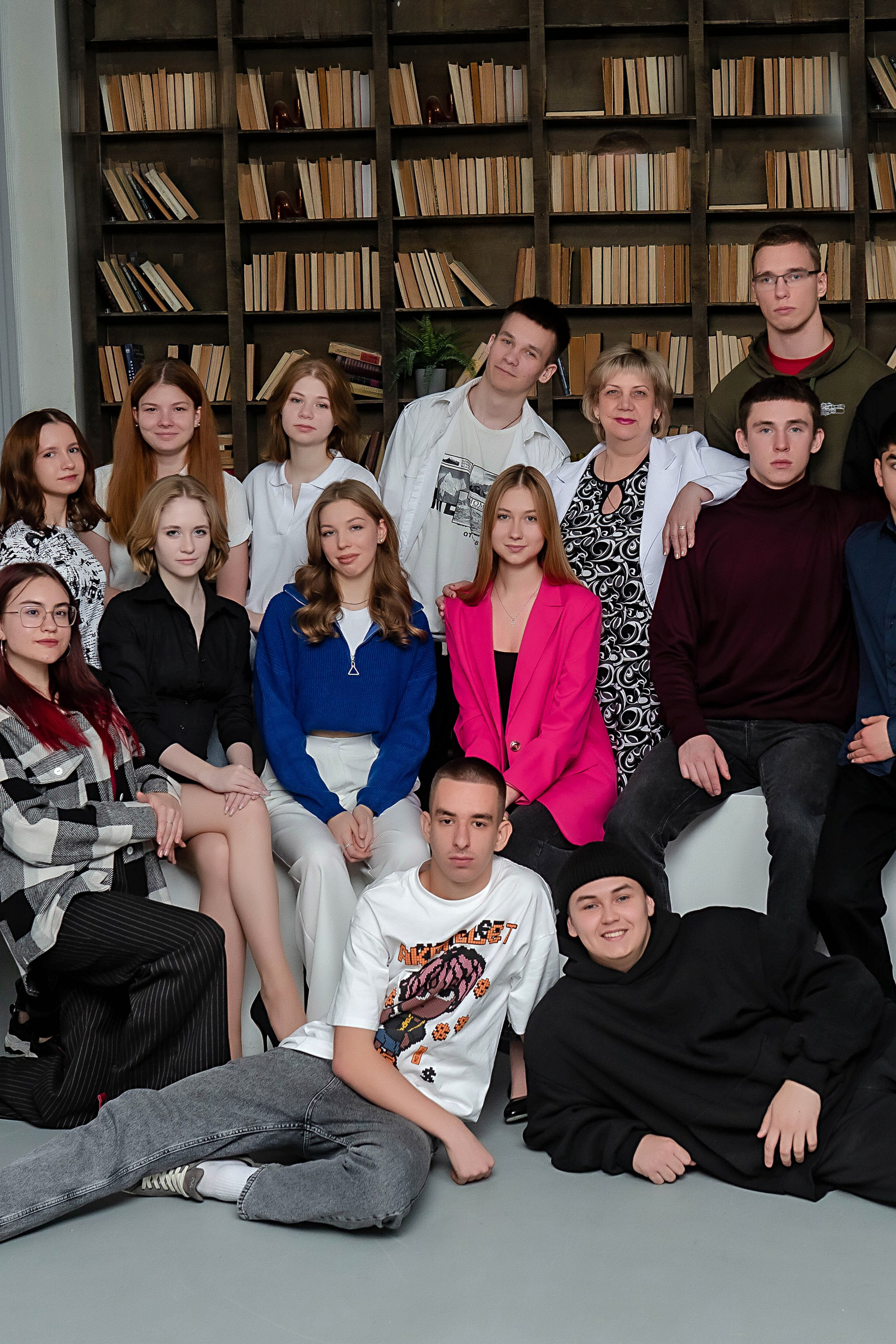 Фотосессия ШКОЛА 32 КЛАСС 11А Выпуск 2026. Современные Выпускные Альбомы в Ростове-на-Дону