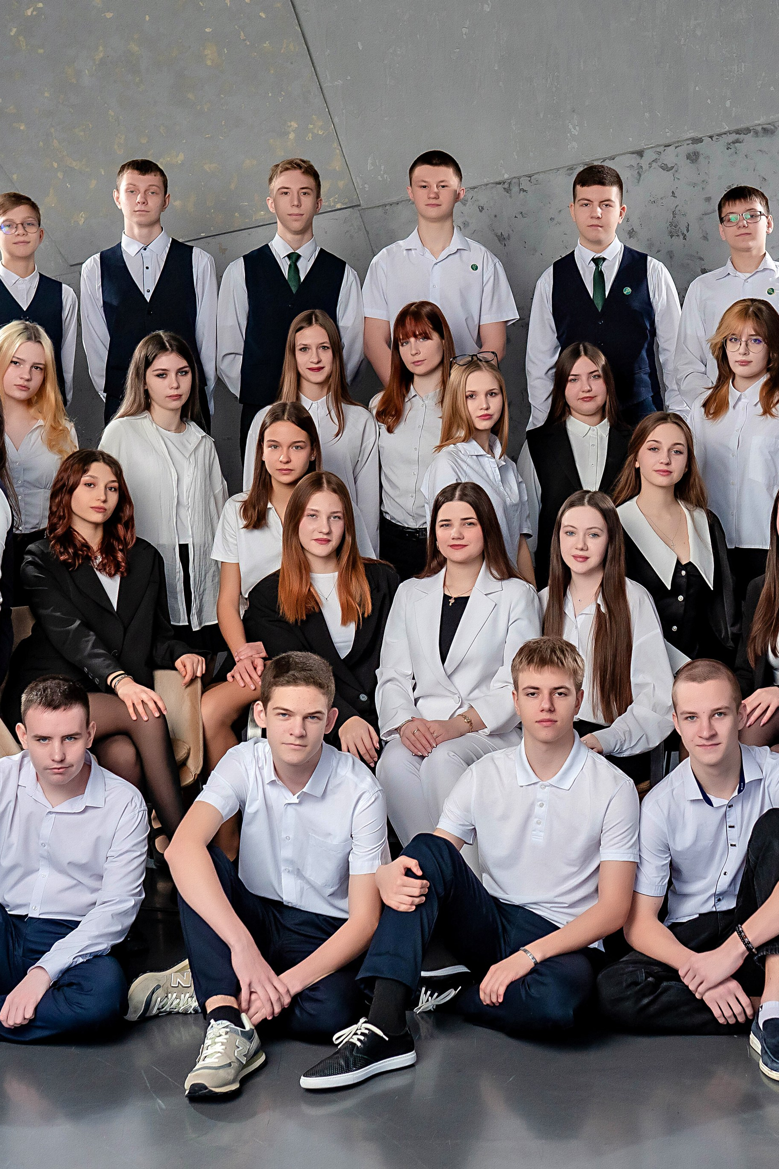 Фотосессия ШКОЛА 32 КЛАСС 11А Выпуск 2026. Современные Выпускные Альбомы в Ростове-на-Дону