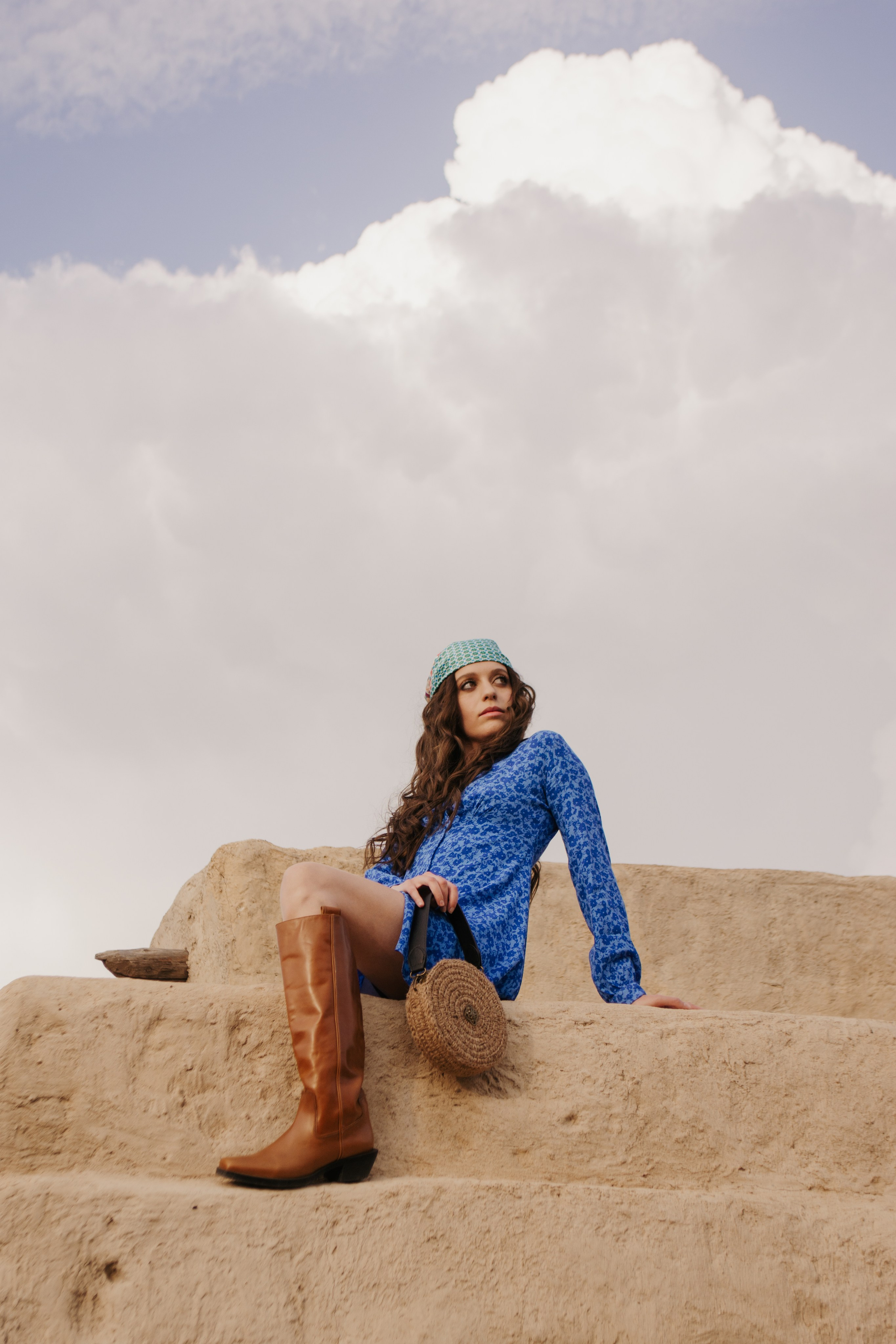 Съемка для бренда одежды в декорациях старого города