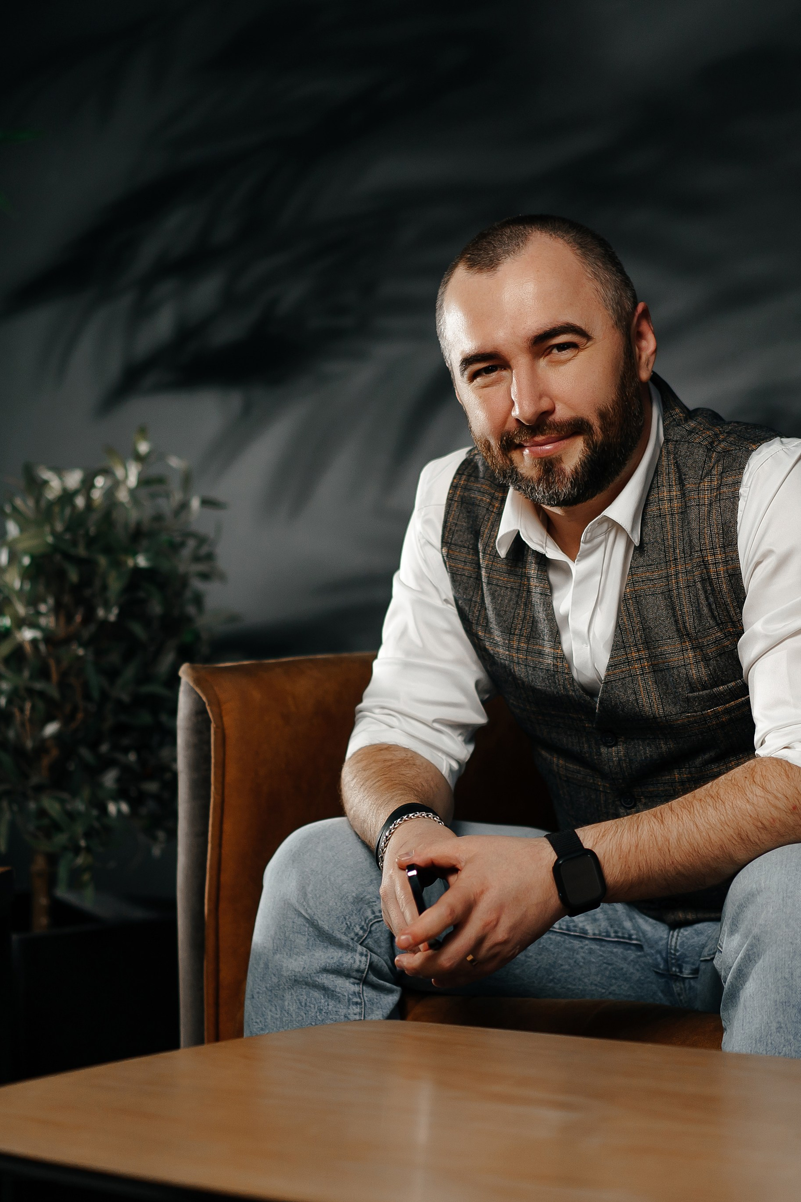 Бизнес фотосессия. Михаил Евтух — фотограф для брендов и маркетплейсов в Минске